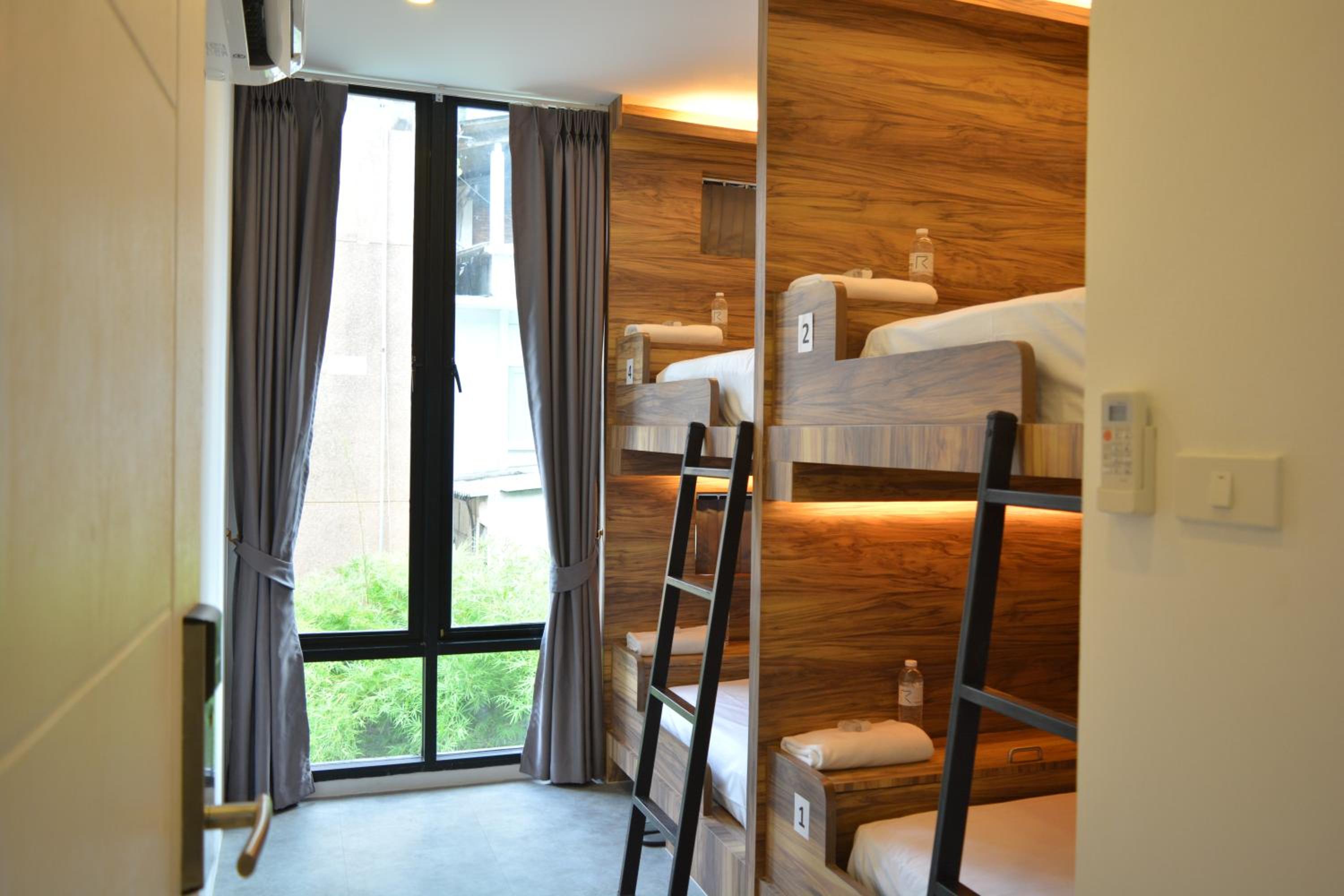Bunk Bed In Mixed Dormitory Room photo 2