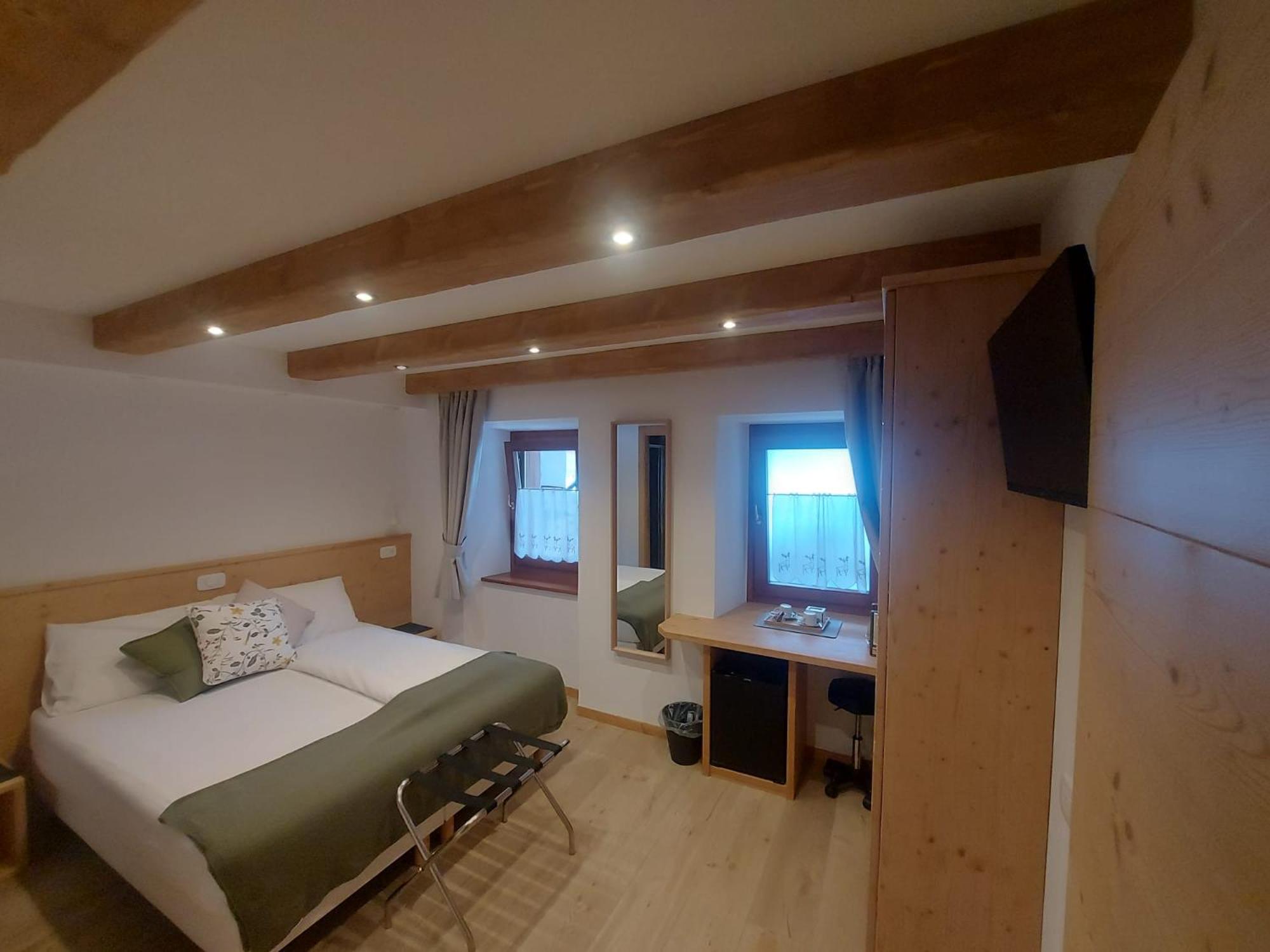 Small Double Room - Photo 5