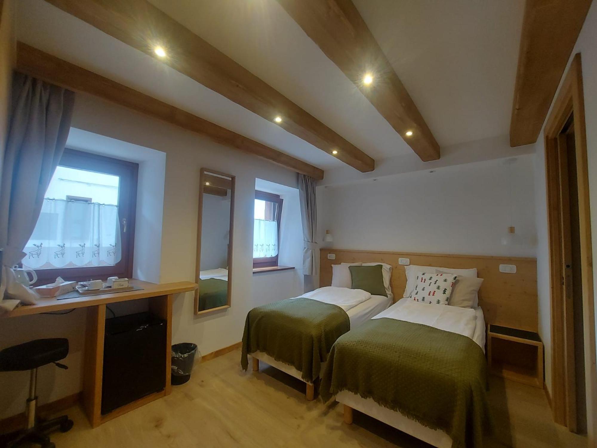 Small Double Room - Photo 6