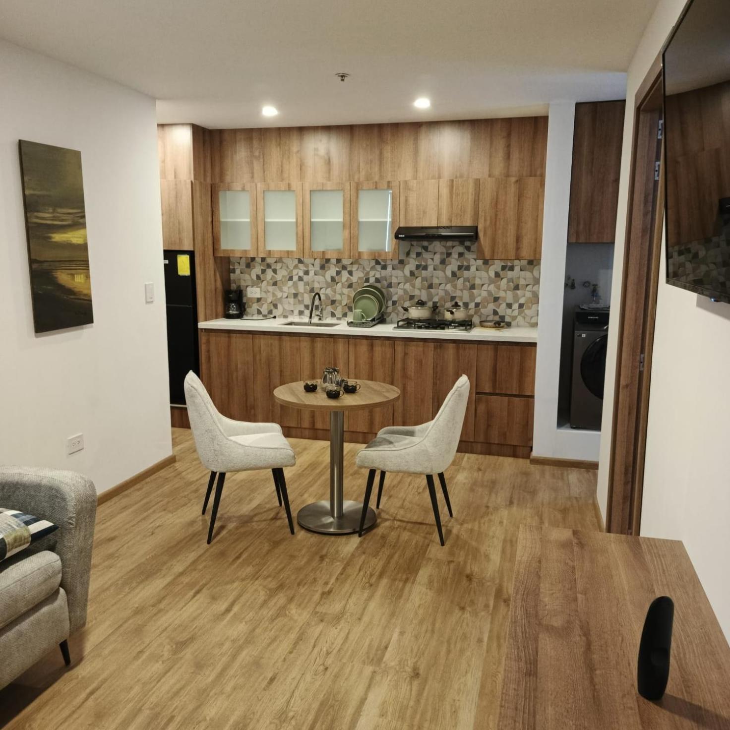 Deluxe One-Bedroom Apartment photo 1