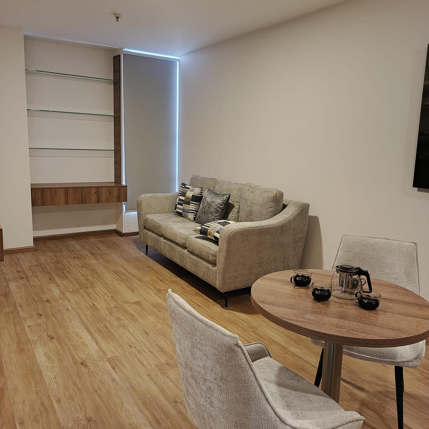 Deluxe One-Bedroom Apartment photo 2
