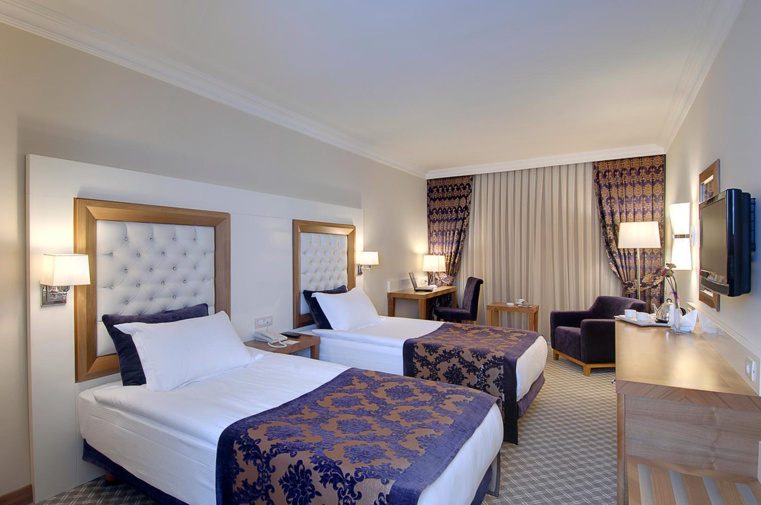 Standard Twin Room - Photo 5