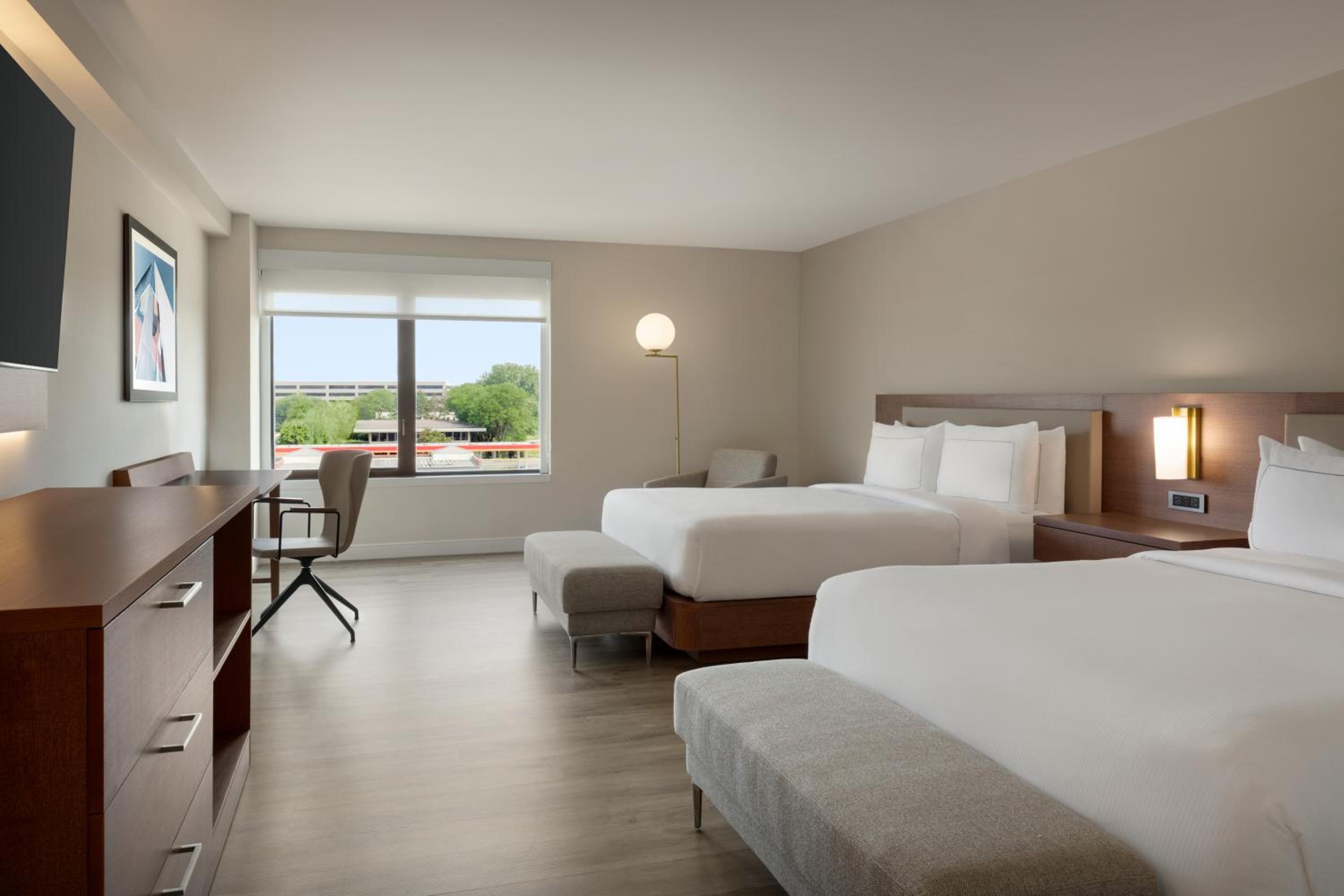 Queen Room with Two Queen Beds and Tub - Mobility Accessible - Photo 5