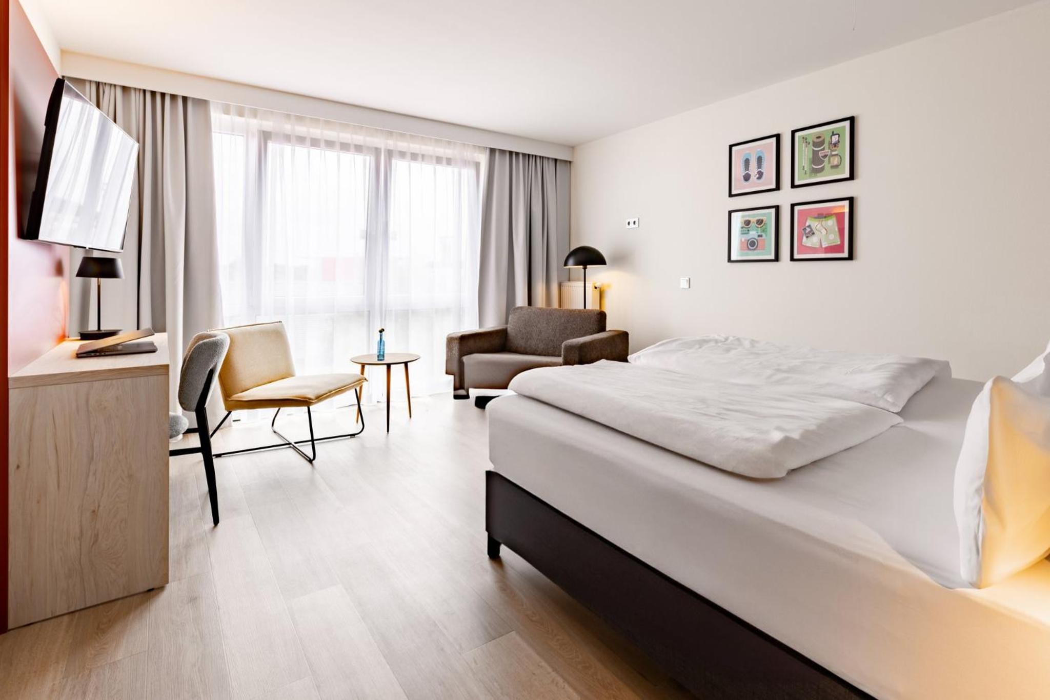 Premium Queen Room with sofa bed - Photo 3