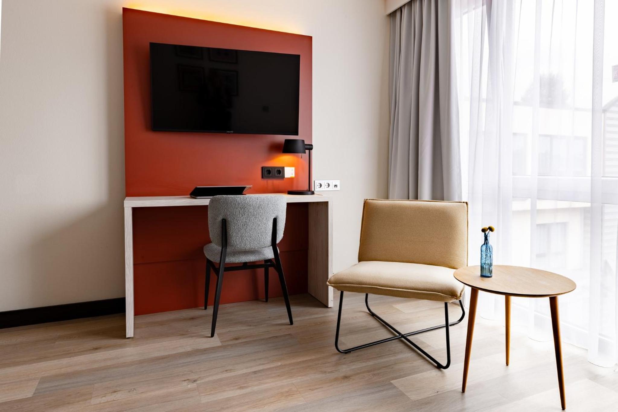 Premium Queen Room with sofa bed - Photo 10