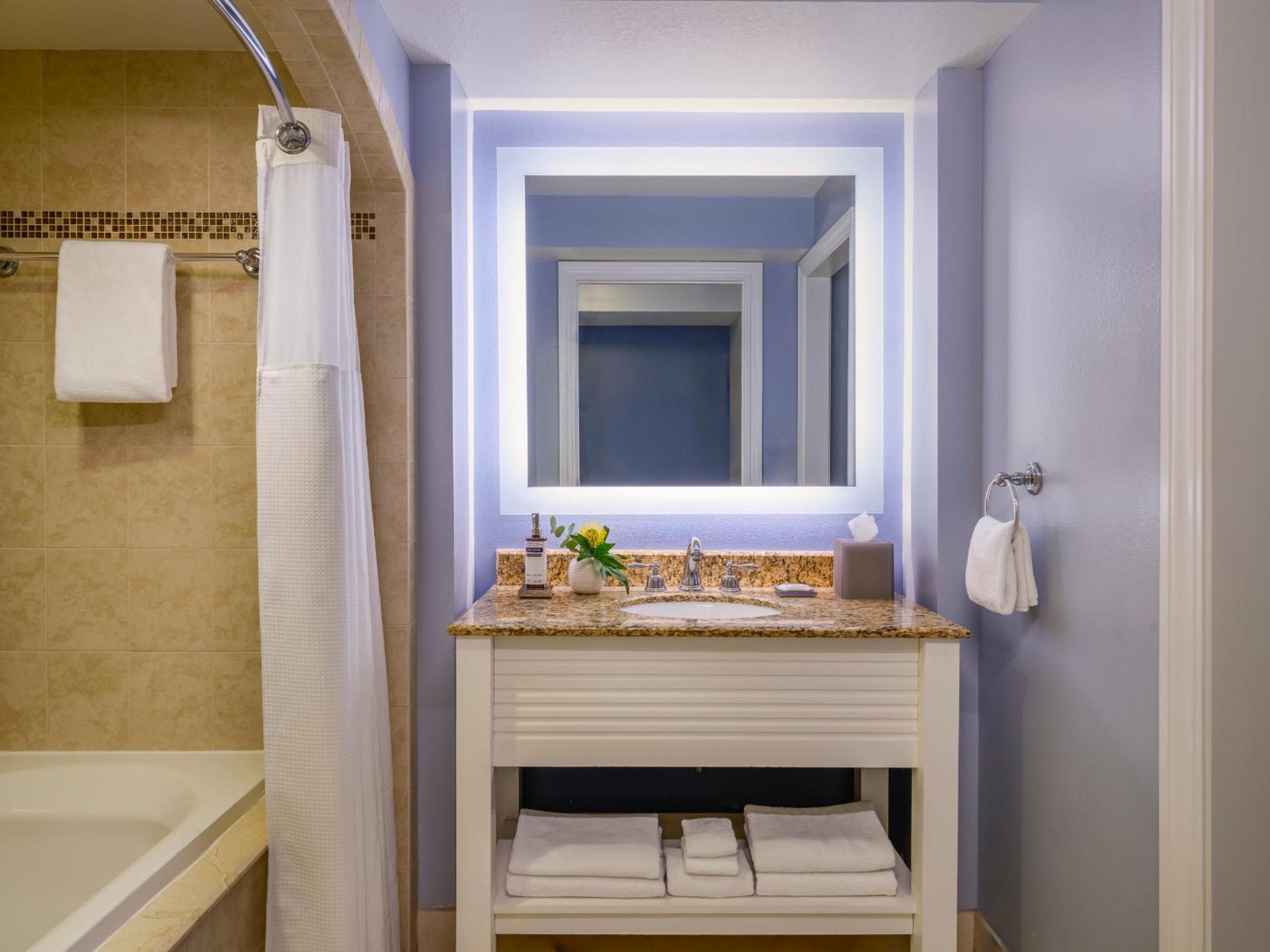 Residential King Suite - Photo 2