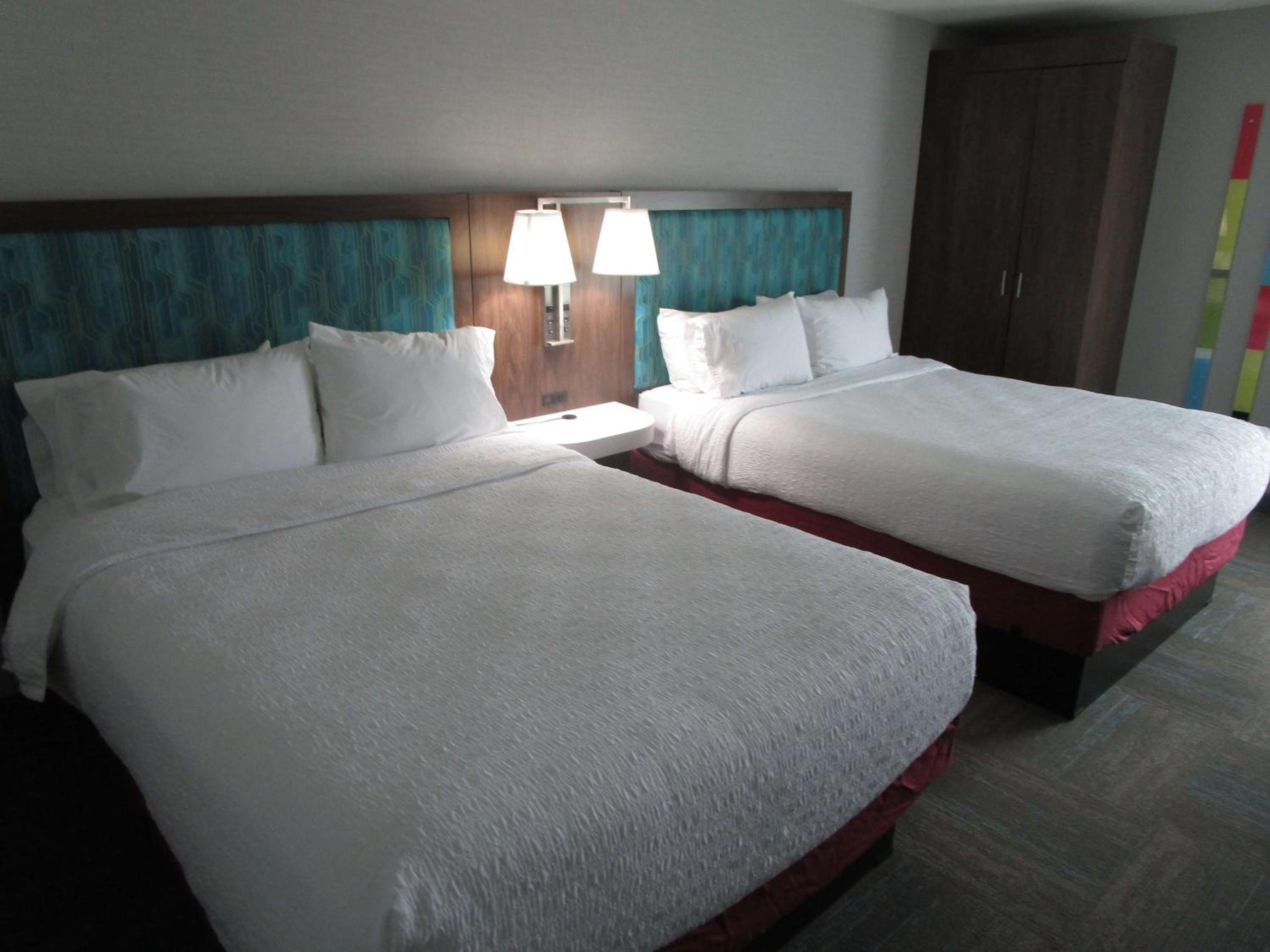 Queen Room with Two Queen Beds - Non-Smoking - Photo 2