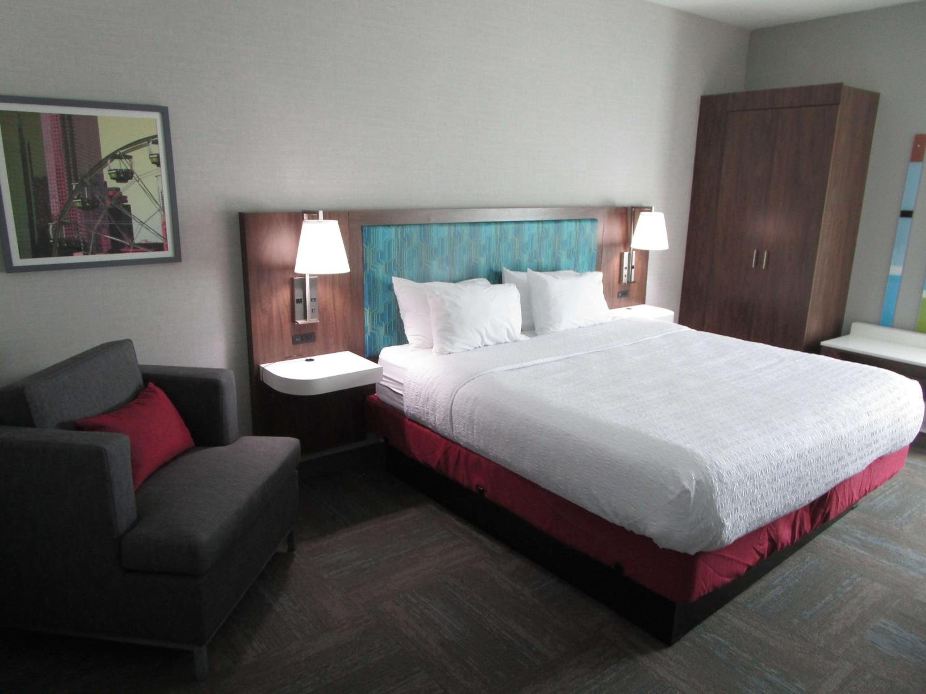 King Room - Non-Smoking - Photo 2