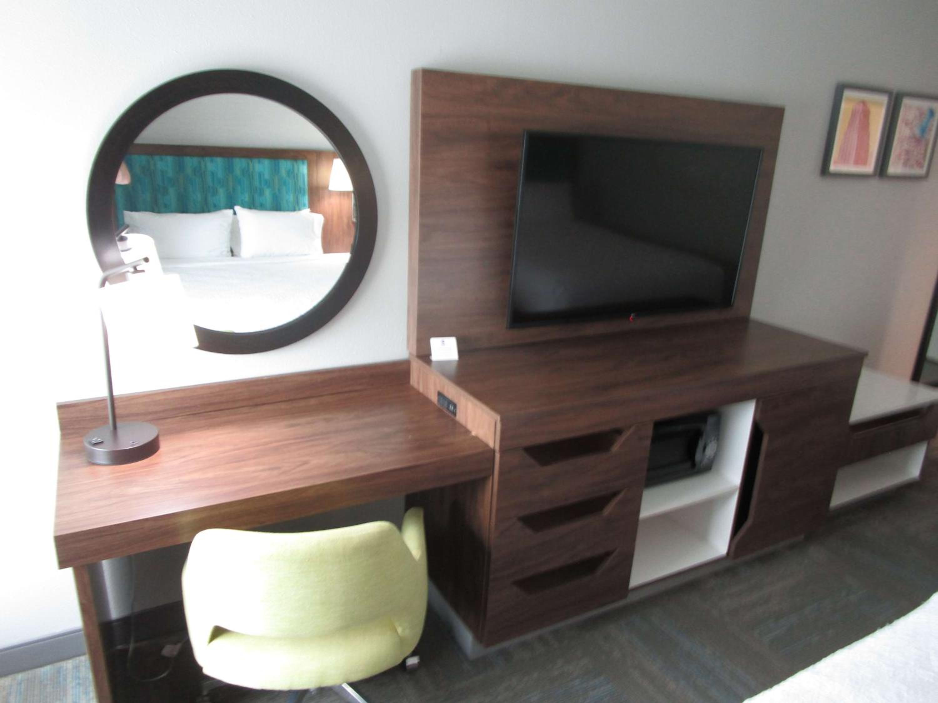 King Room - Non-Smoking - Photo 3