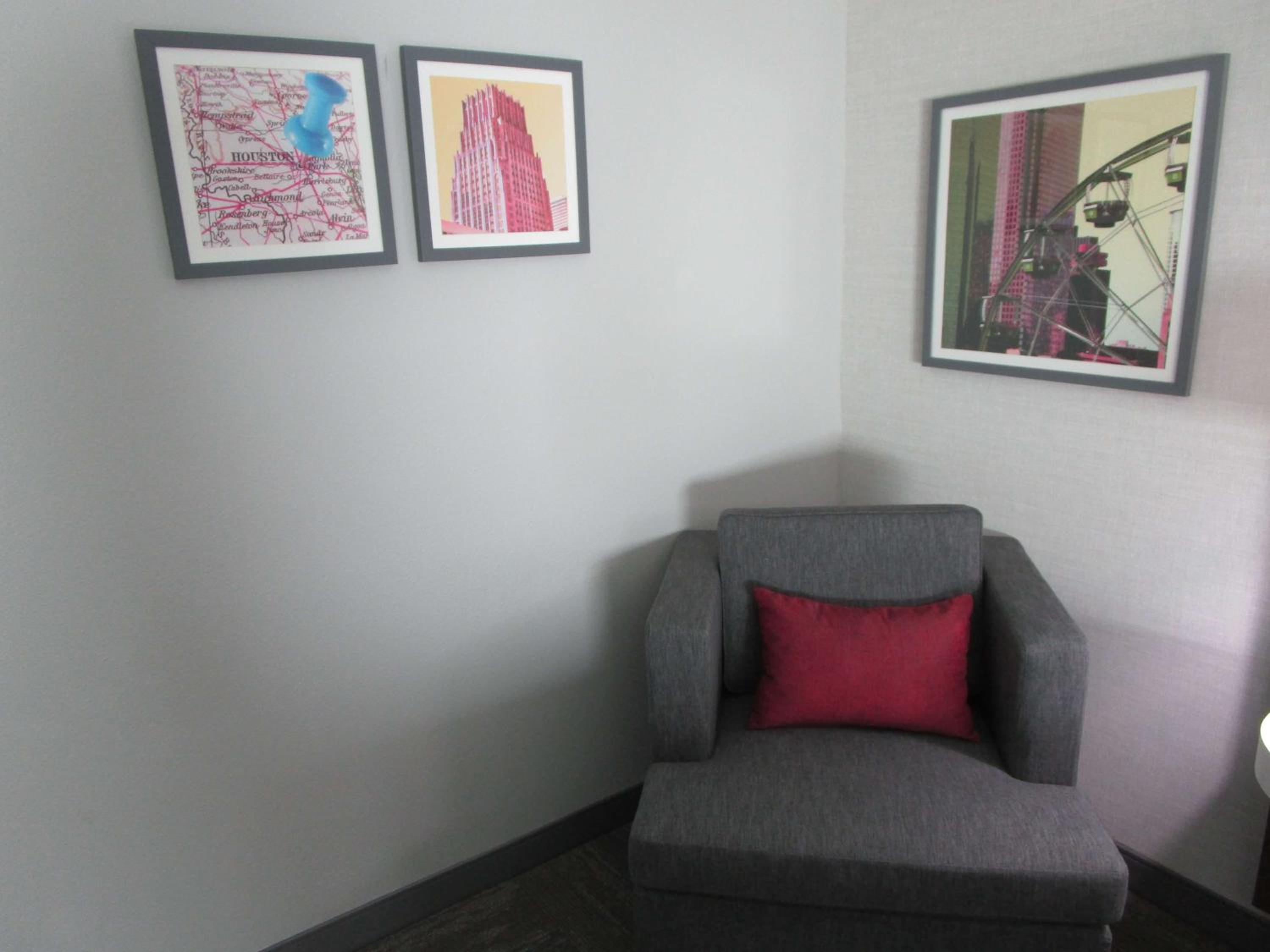 King Room - Non-Smoking - Photo 4