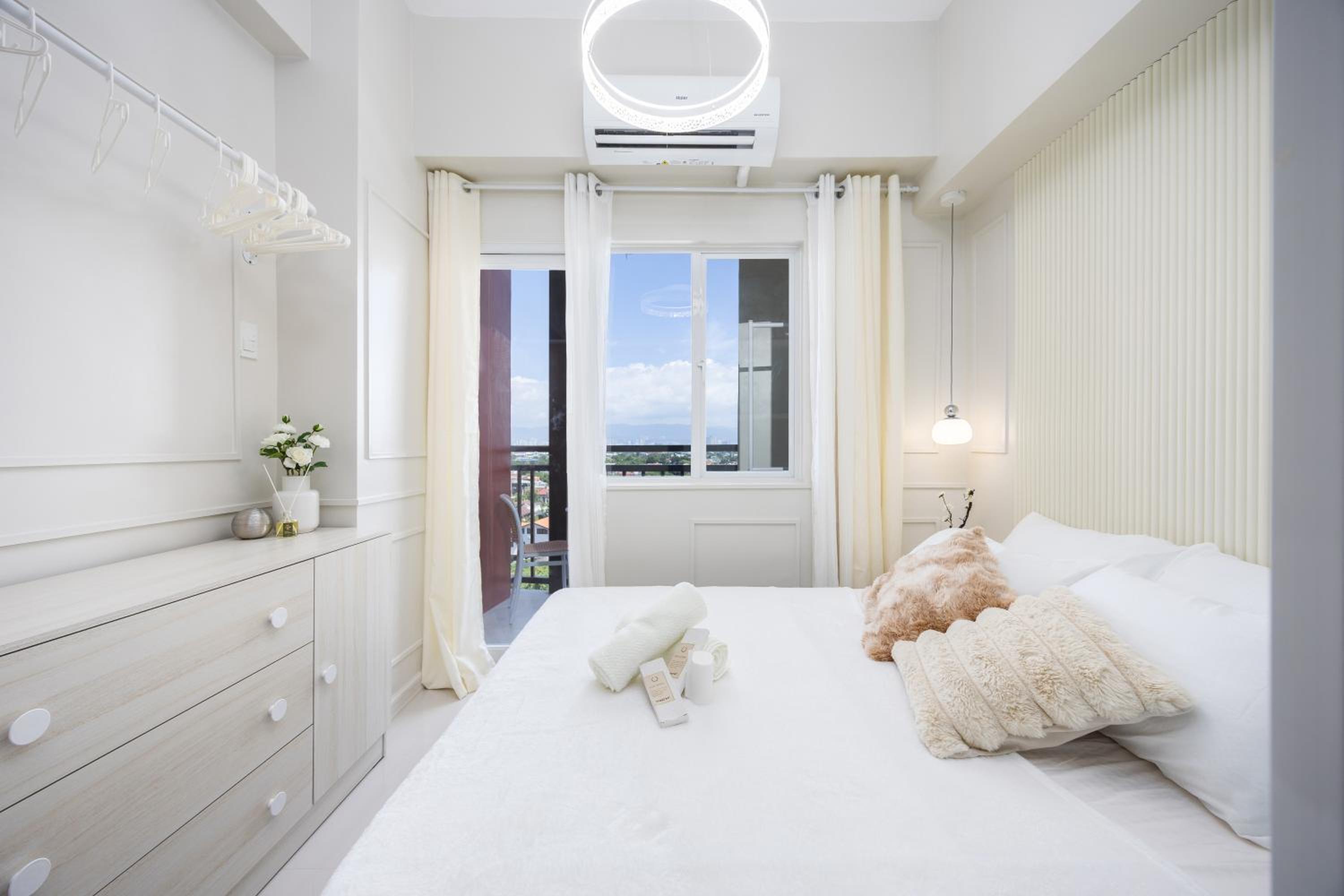Deluxe Queen Suite