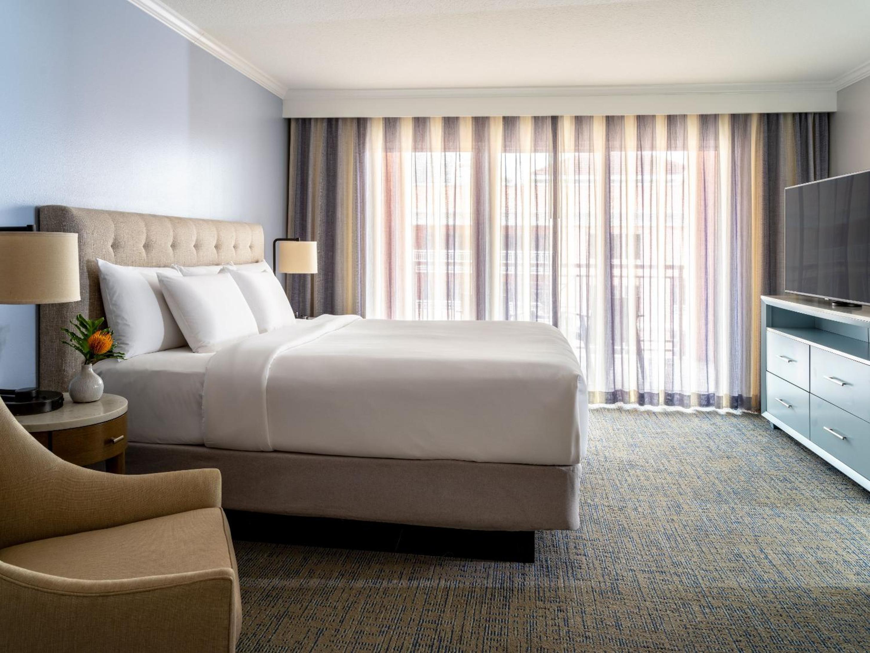 Residential King Suite - Photo 4