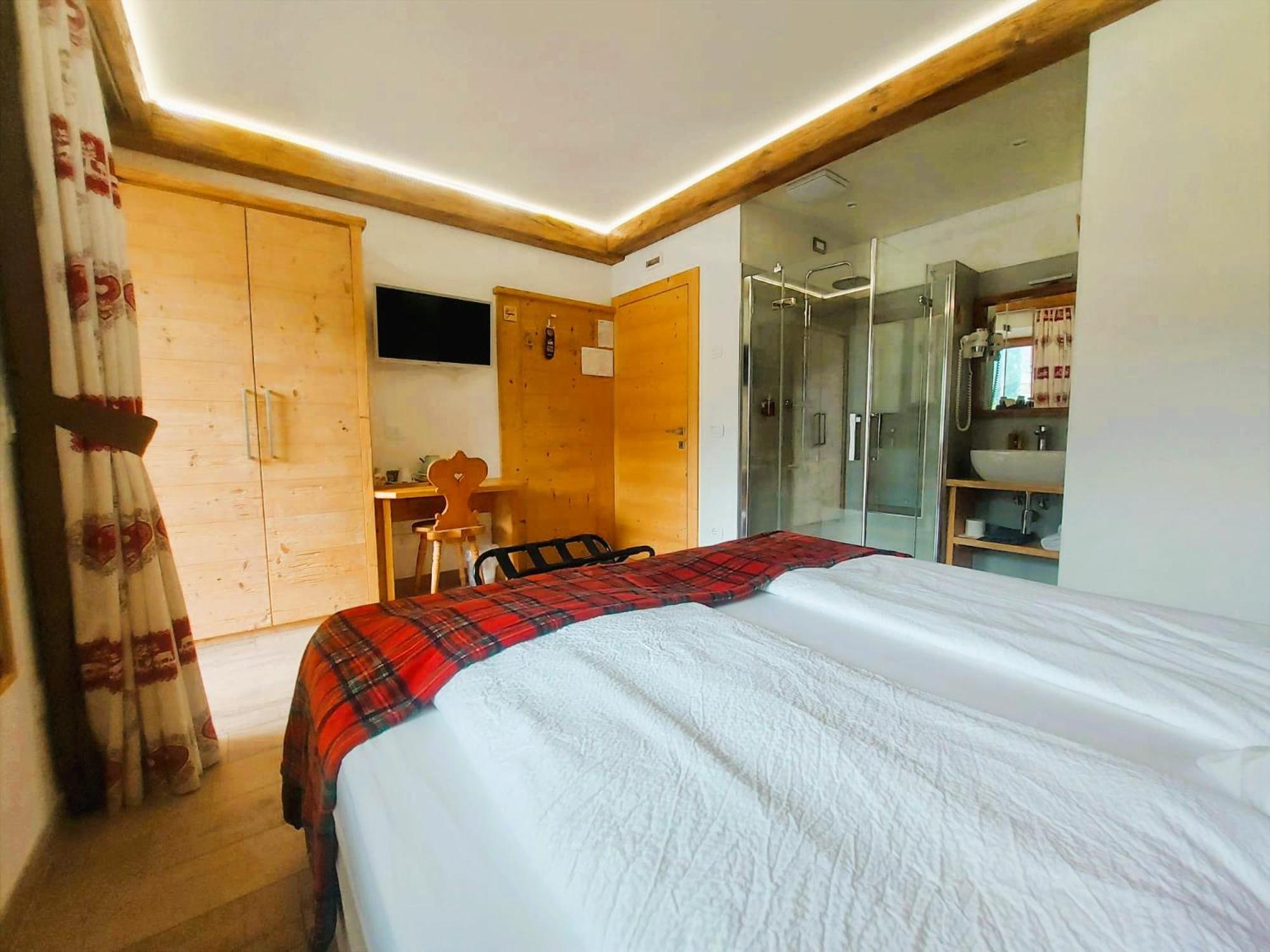 Small Double Room - Photo 10