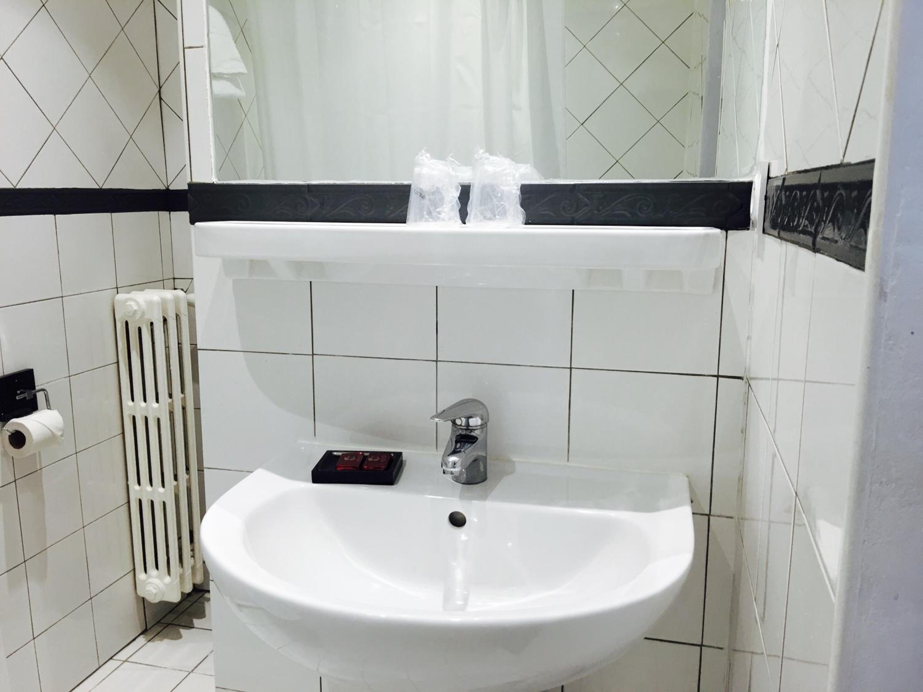 Superior Double Room with Bath - Photo 12