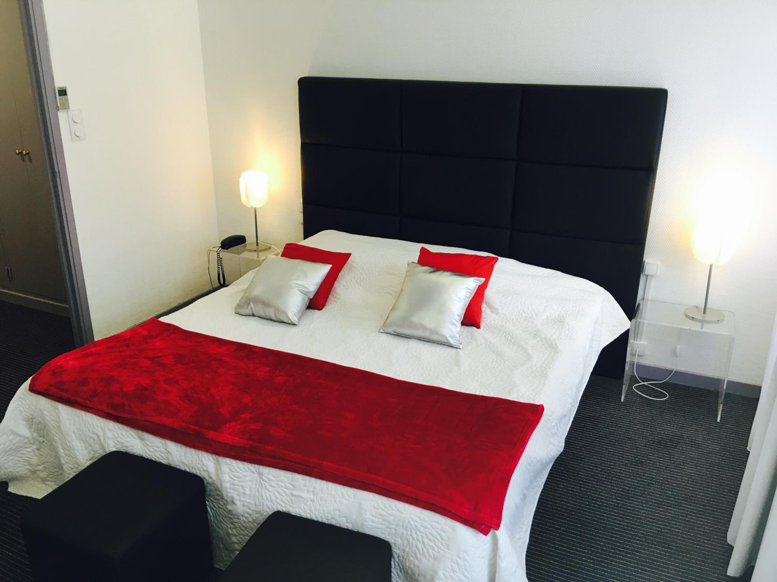 Superior Double Room with Bath - Photo 17