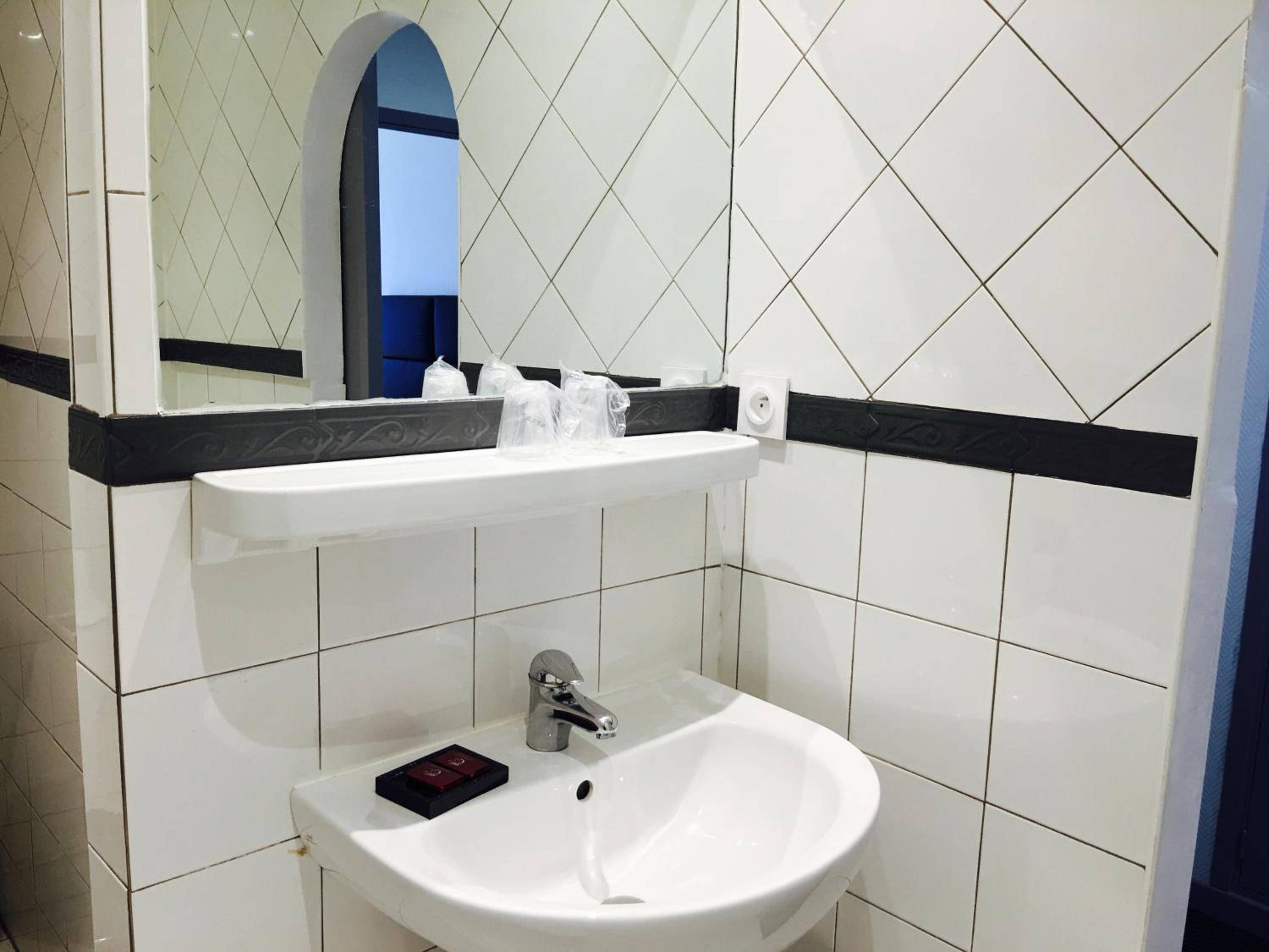 Superior Double Room with Bath - Photo 14