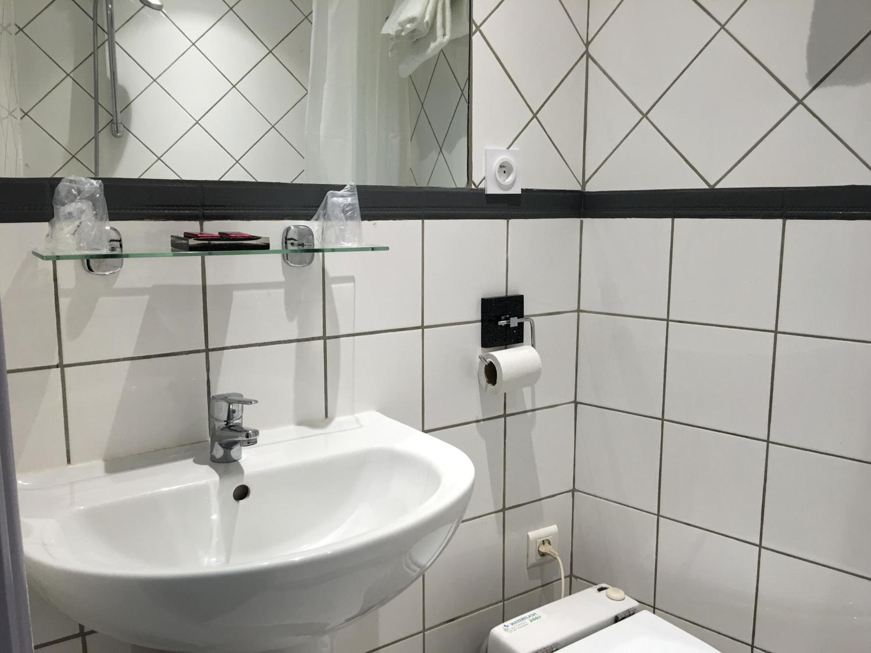 Superior Double Room with Shower - Photo 5