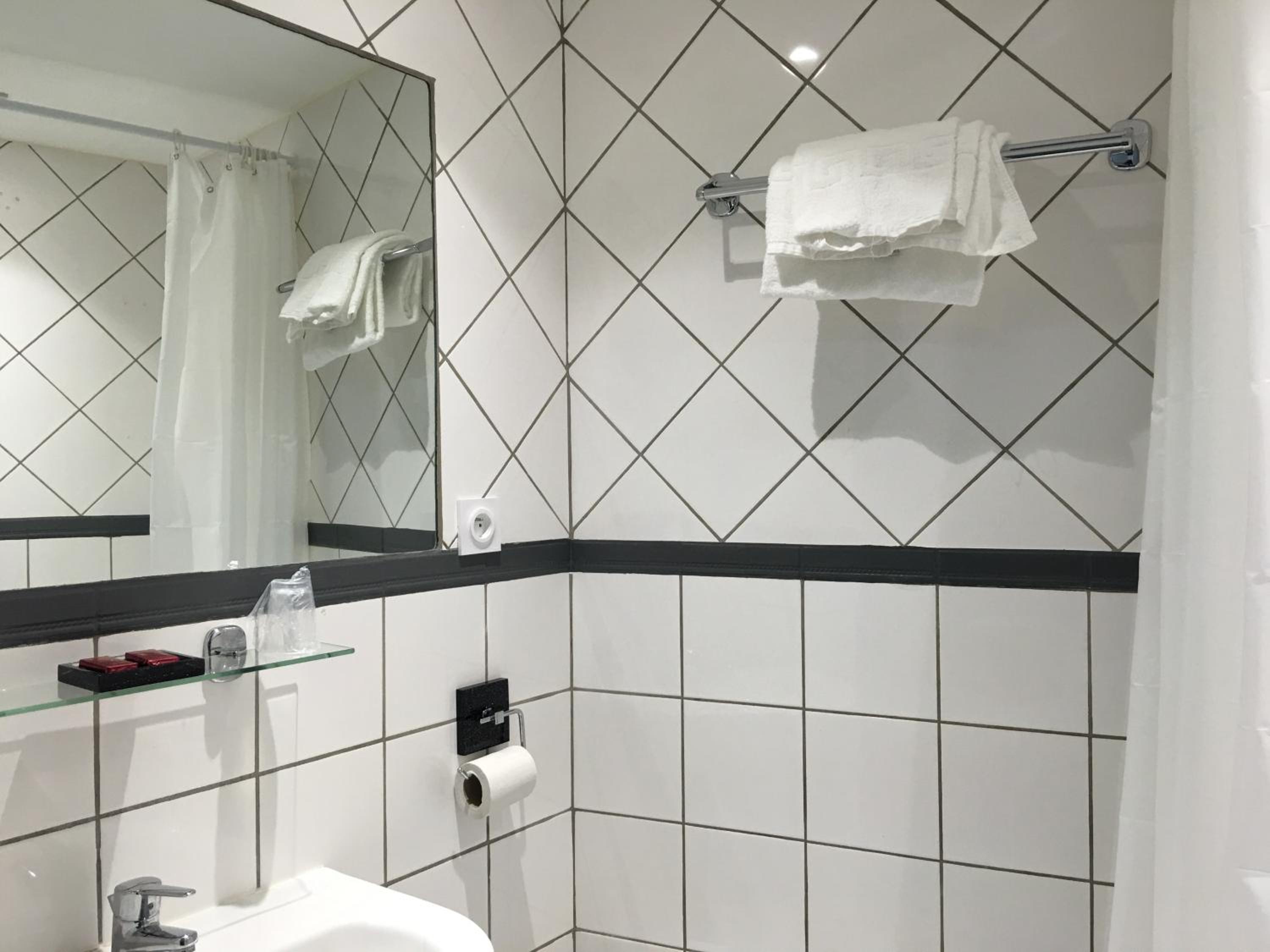 Superior Double Room with Shower - Photo 7