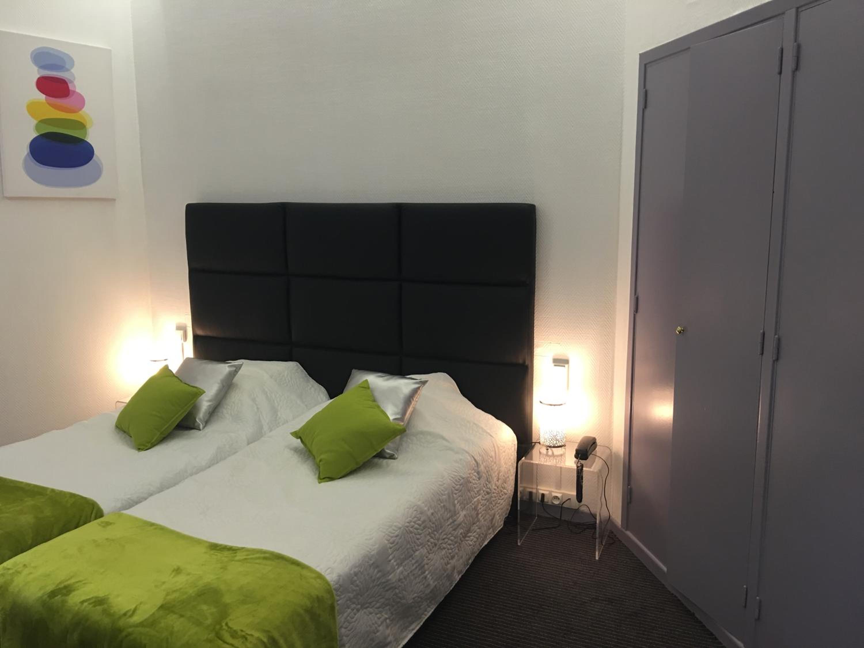 Superior Double Room with Shower - Photo 3