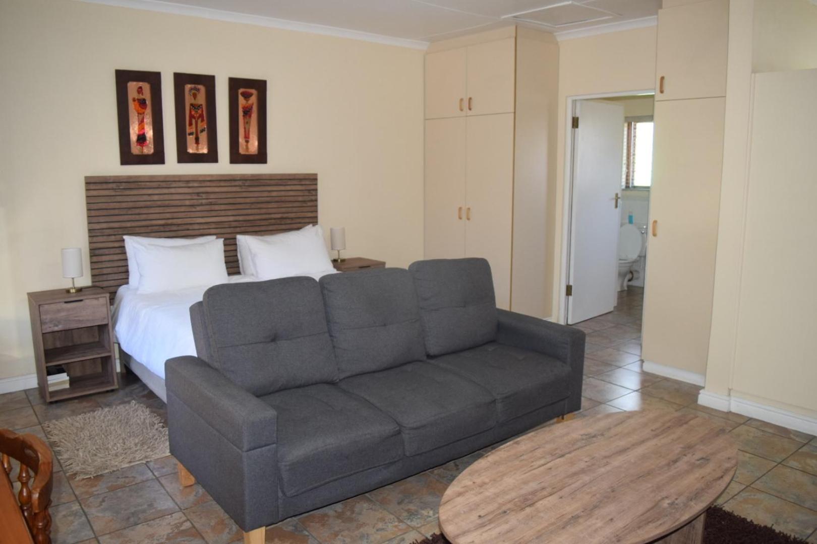Standard Queen Room photo 2
