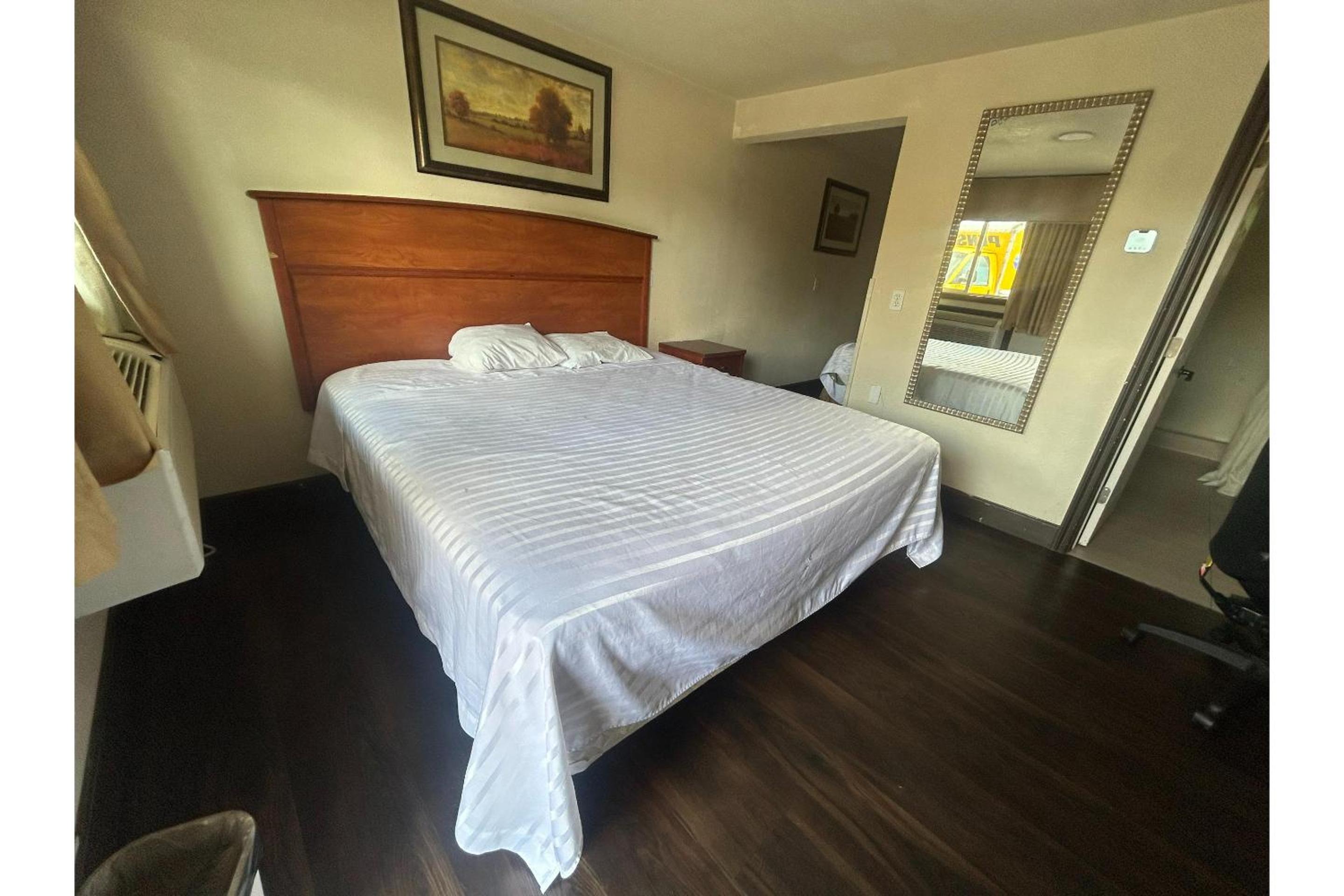 1 King Bed & 1 Queen Bed