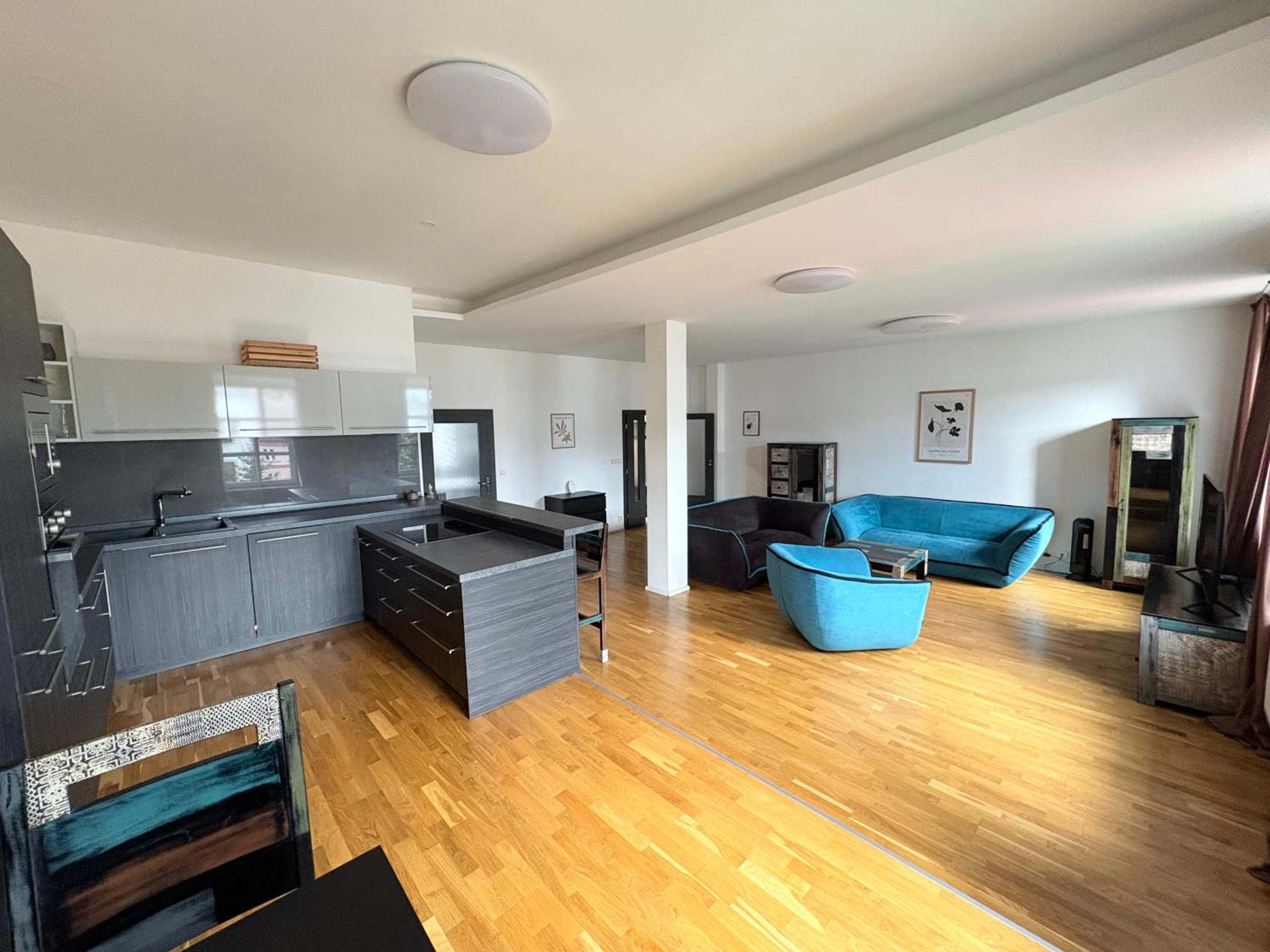 Three-Bedroom Deluxe Apartment photo 2