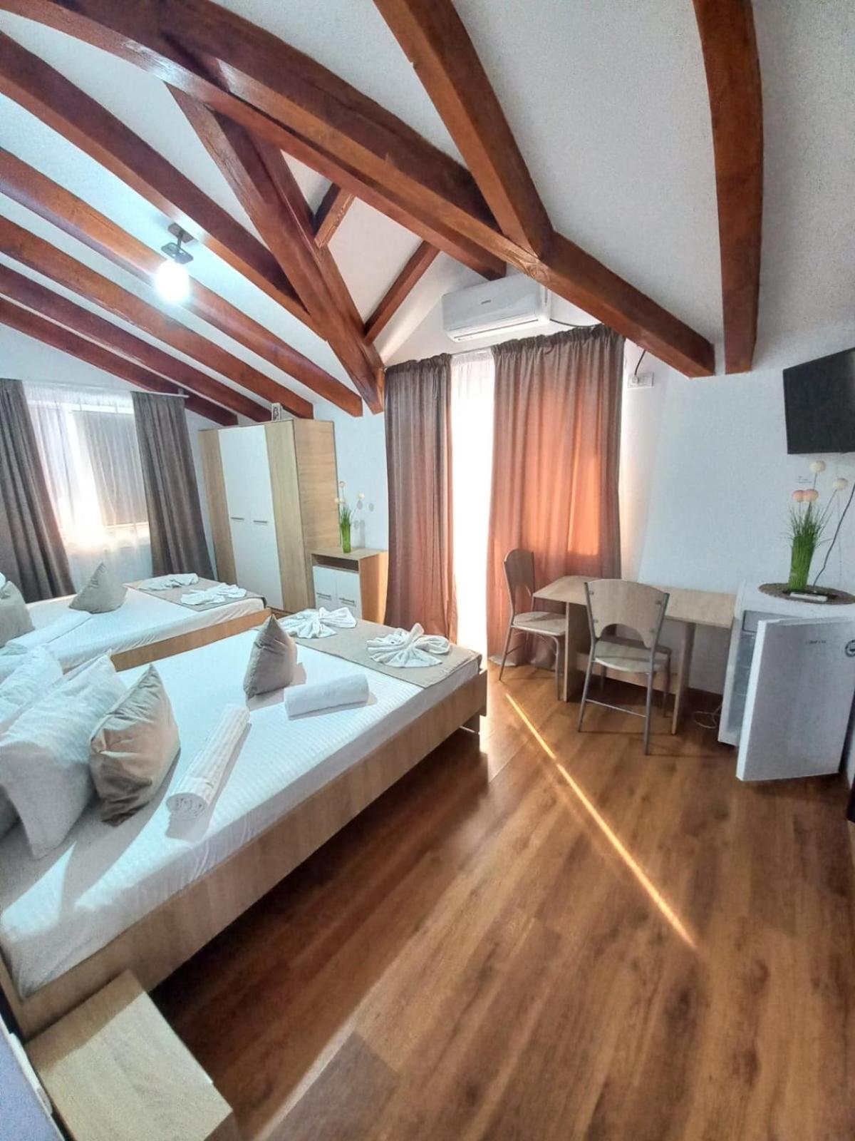 Deluxe Double or Twin Room with Balcony photo 3