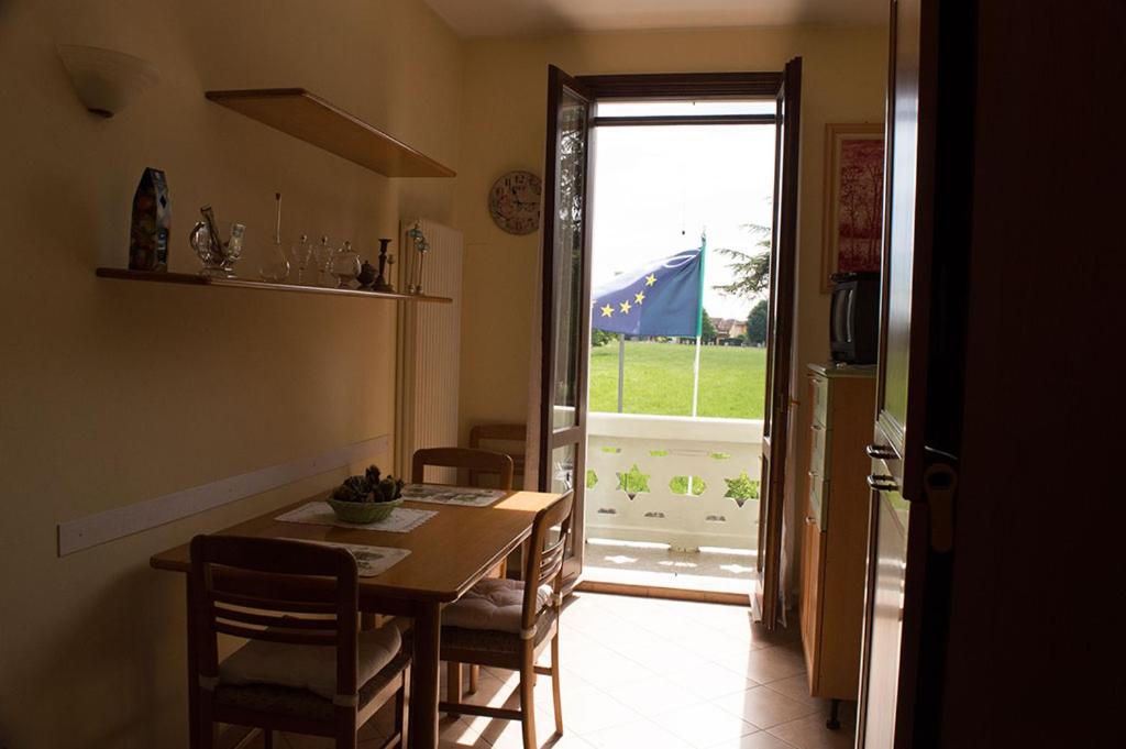 Studio with Balcony - Photo 2