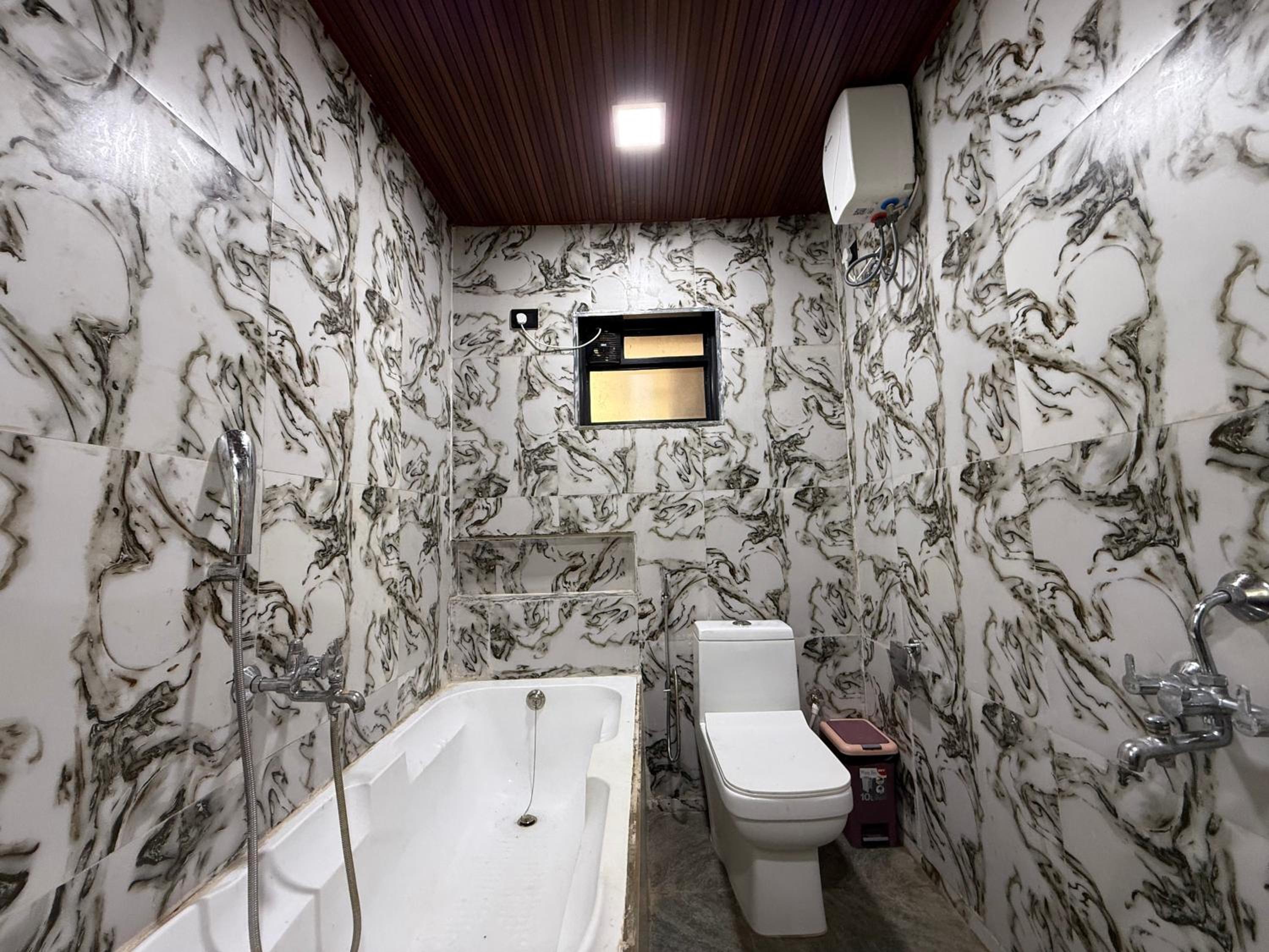 Suite with Hot Tub photo 3