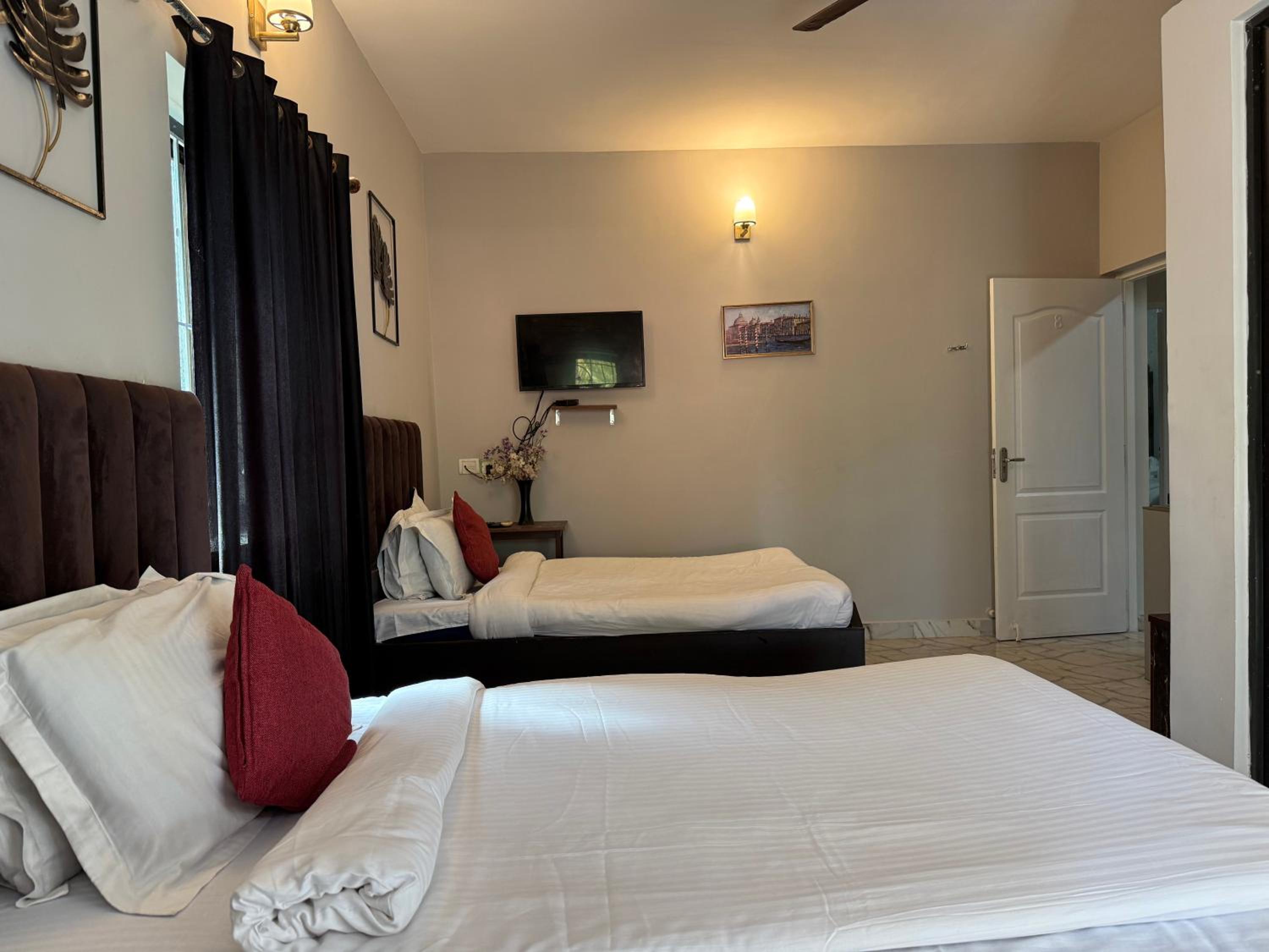 Deluxe Twin Room photo 2