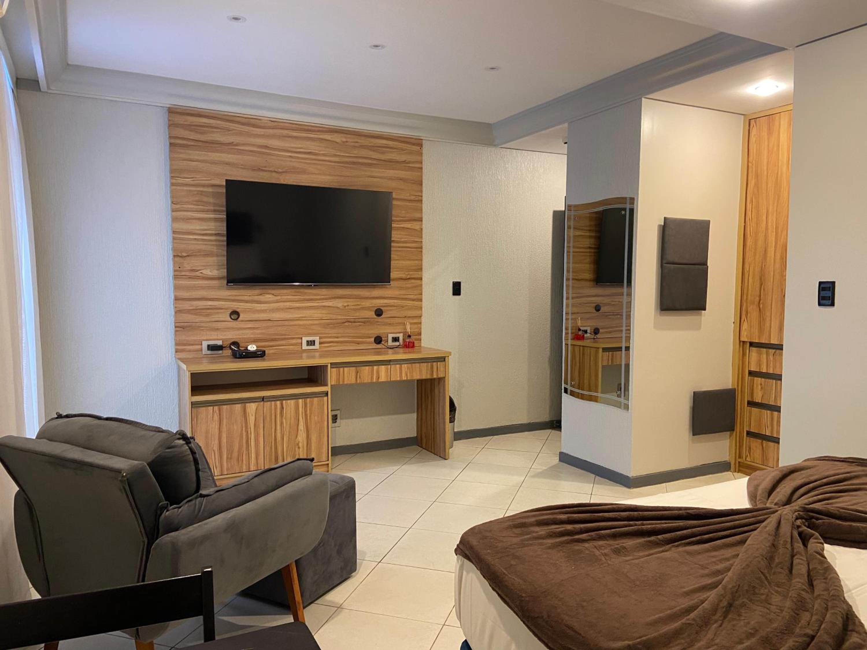 Millenium Hotel Flat Particular — Suite with City View