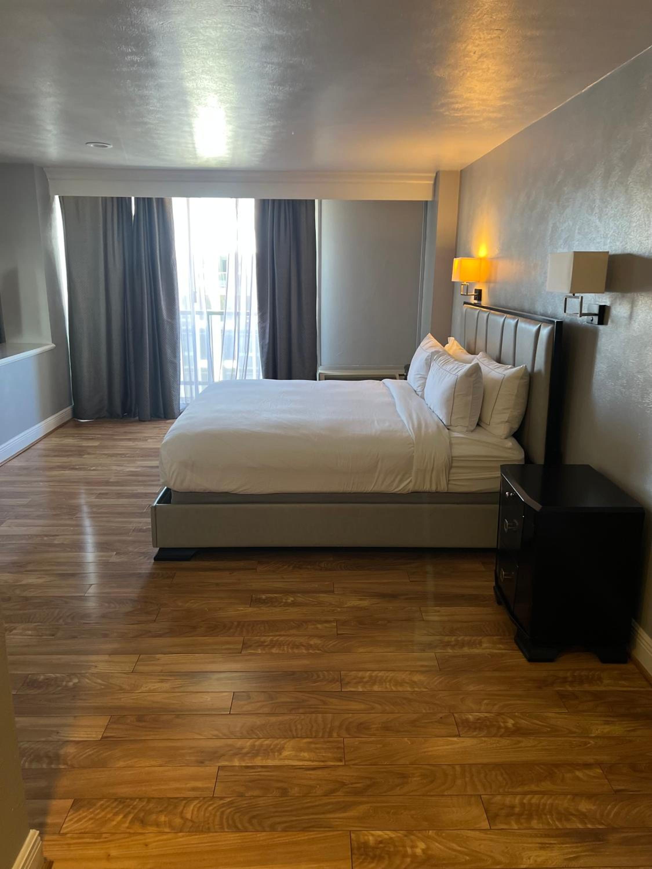 1 King Bed, Bridal Suite, Non-Smoking - Photo 6
