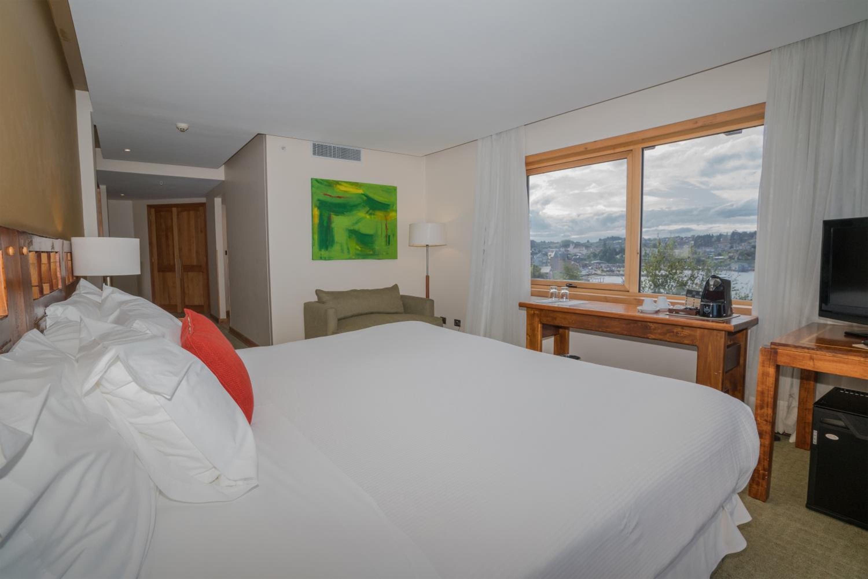 Junior King Suite - Non-Smoking - Photo 4