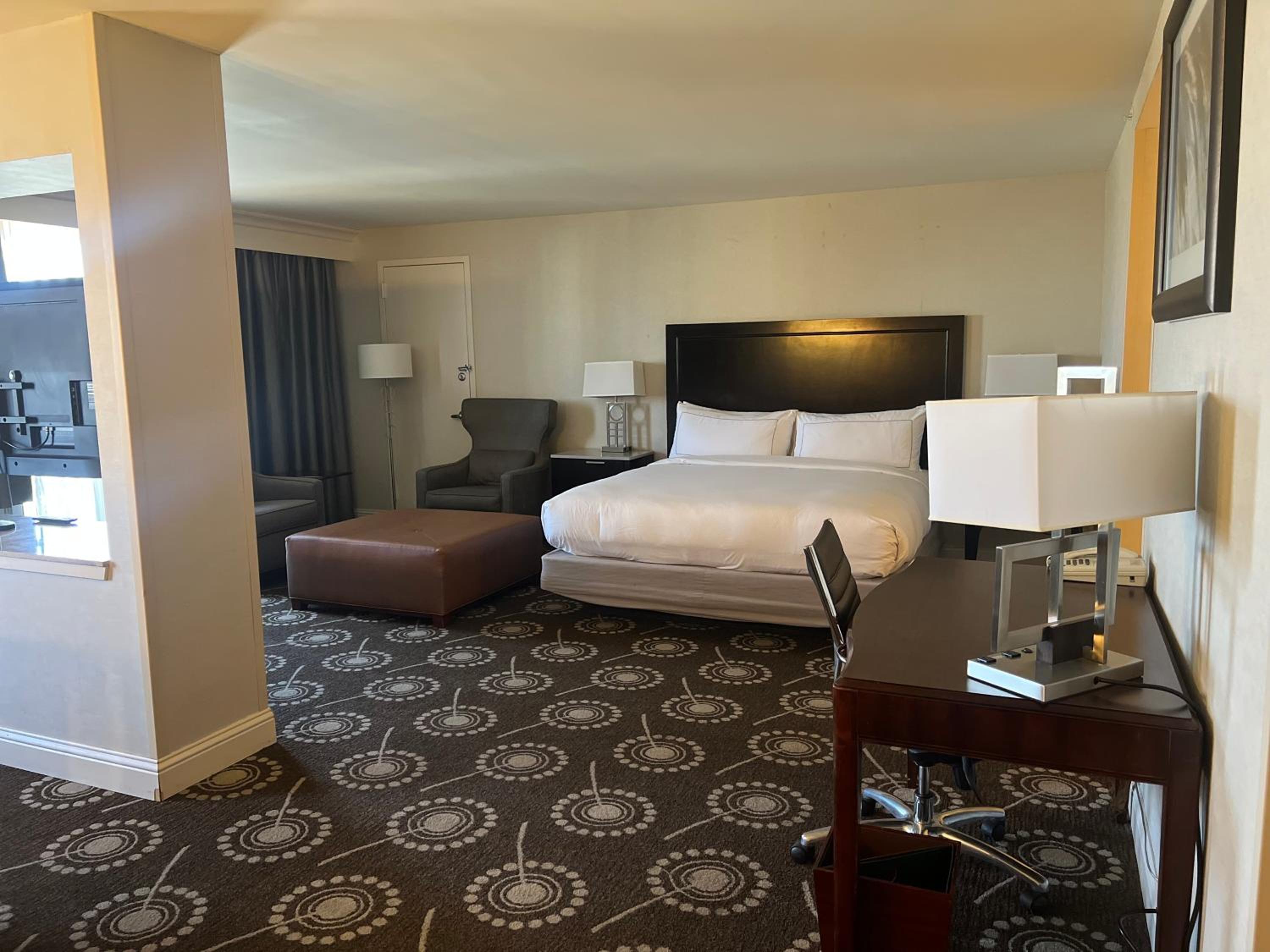 1 King Bed, Bridal Suite, Non-Smoking - Photo 1