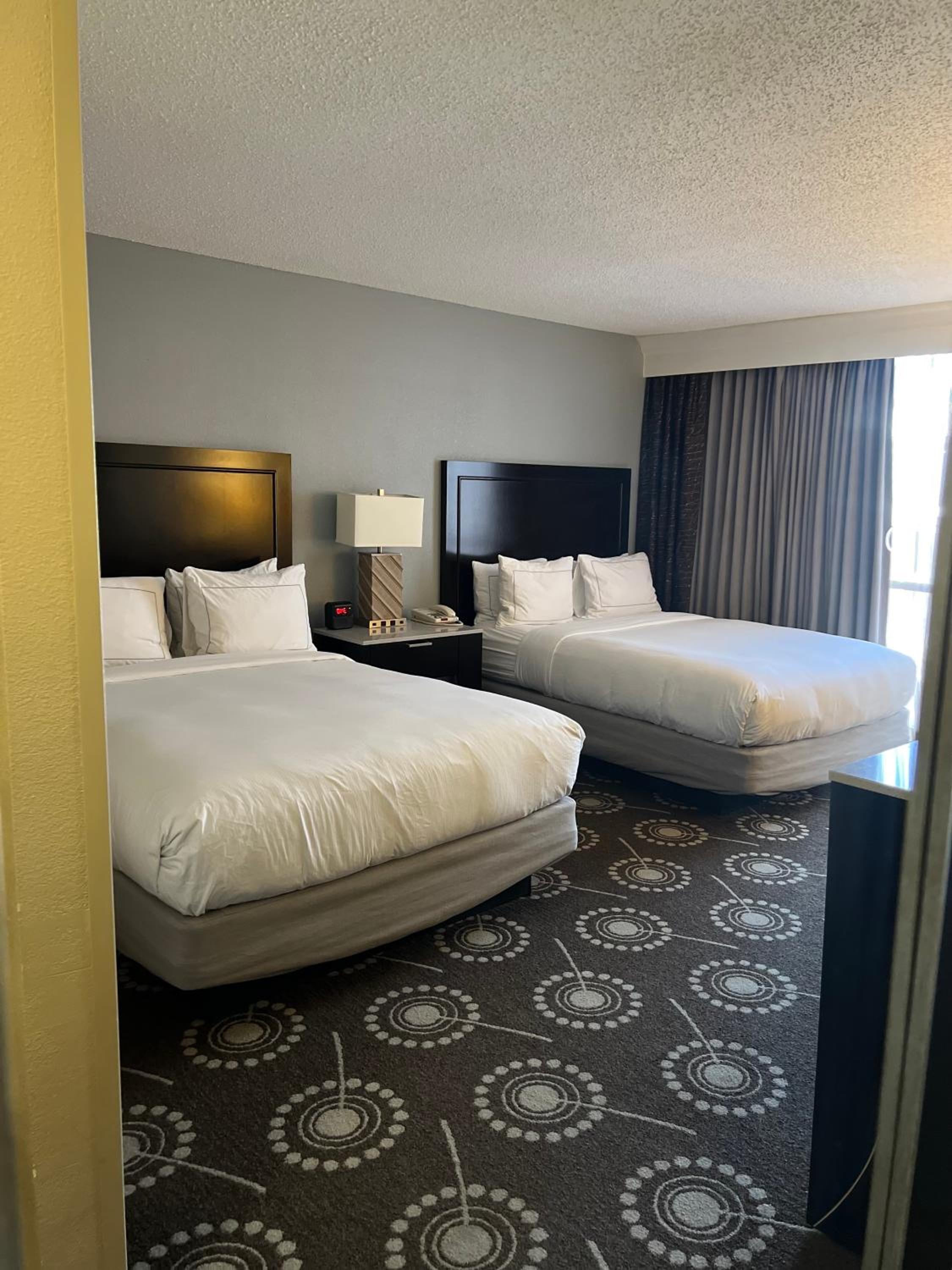 2 Queen Beds, Mobility Hearing Accessible Room, Tub w/ Grab Bars, Non-Smoking - Photo 4