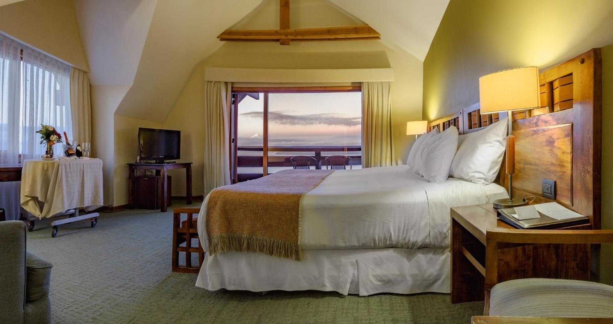 King Suite - Non-Smoking - Photo 2