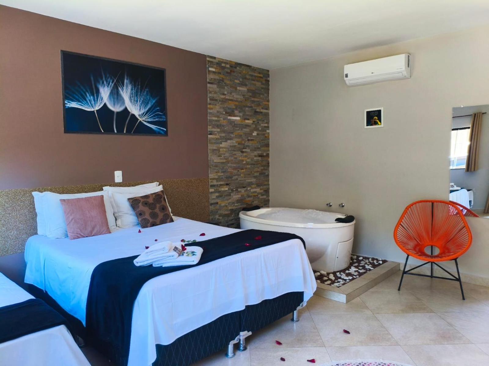Queen Suite with Spa Bath