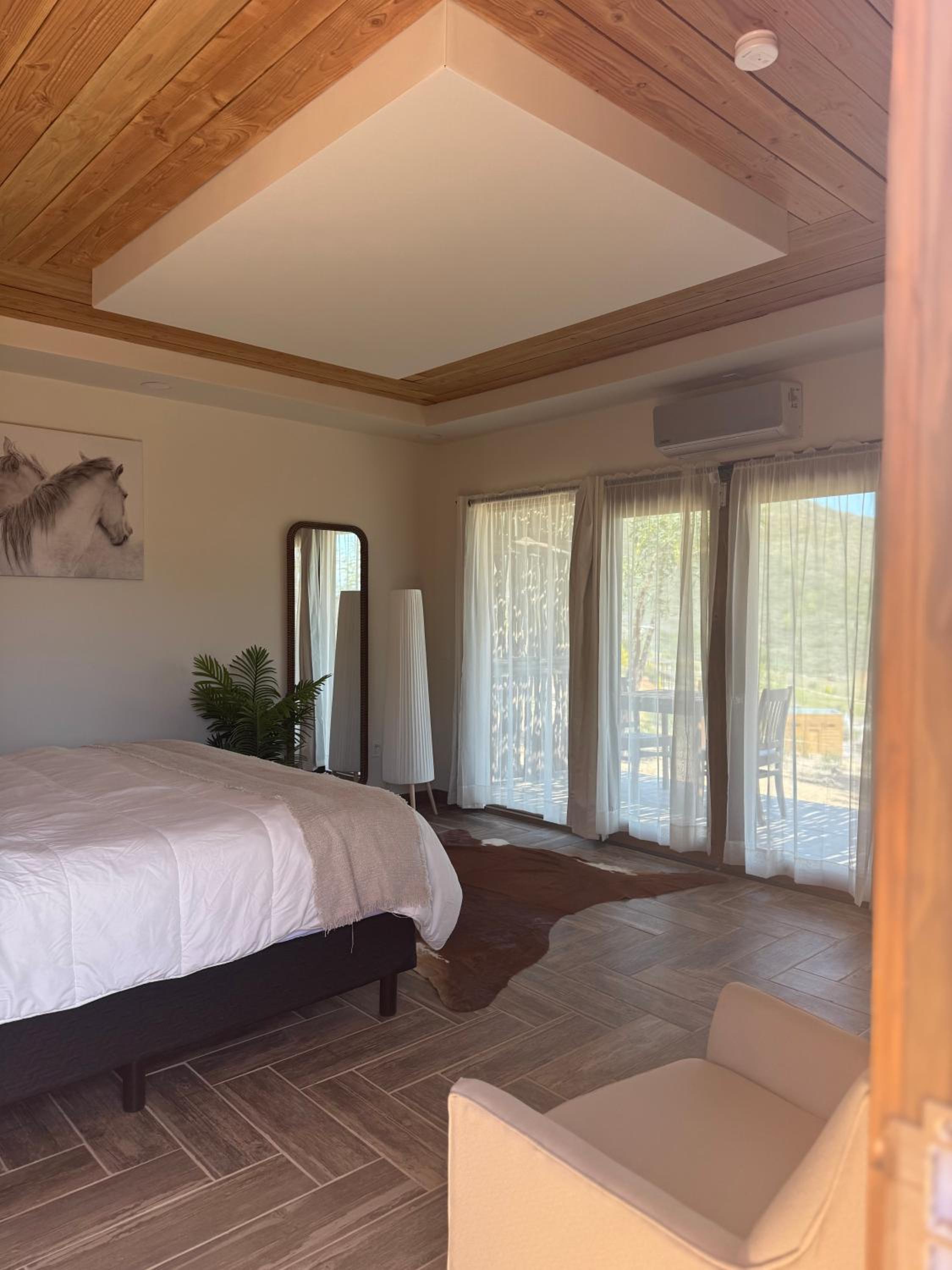 Deluxe Room - Photo 5