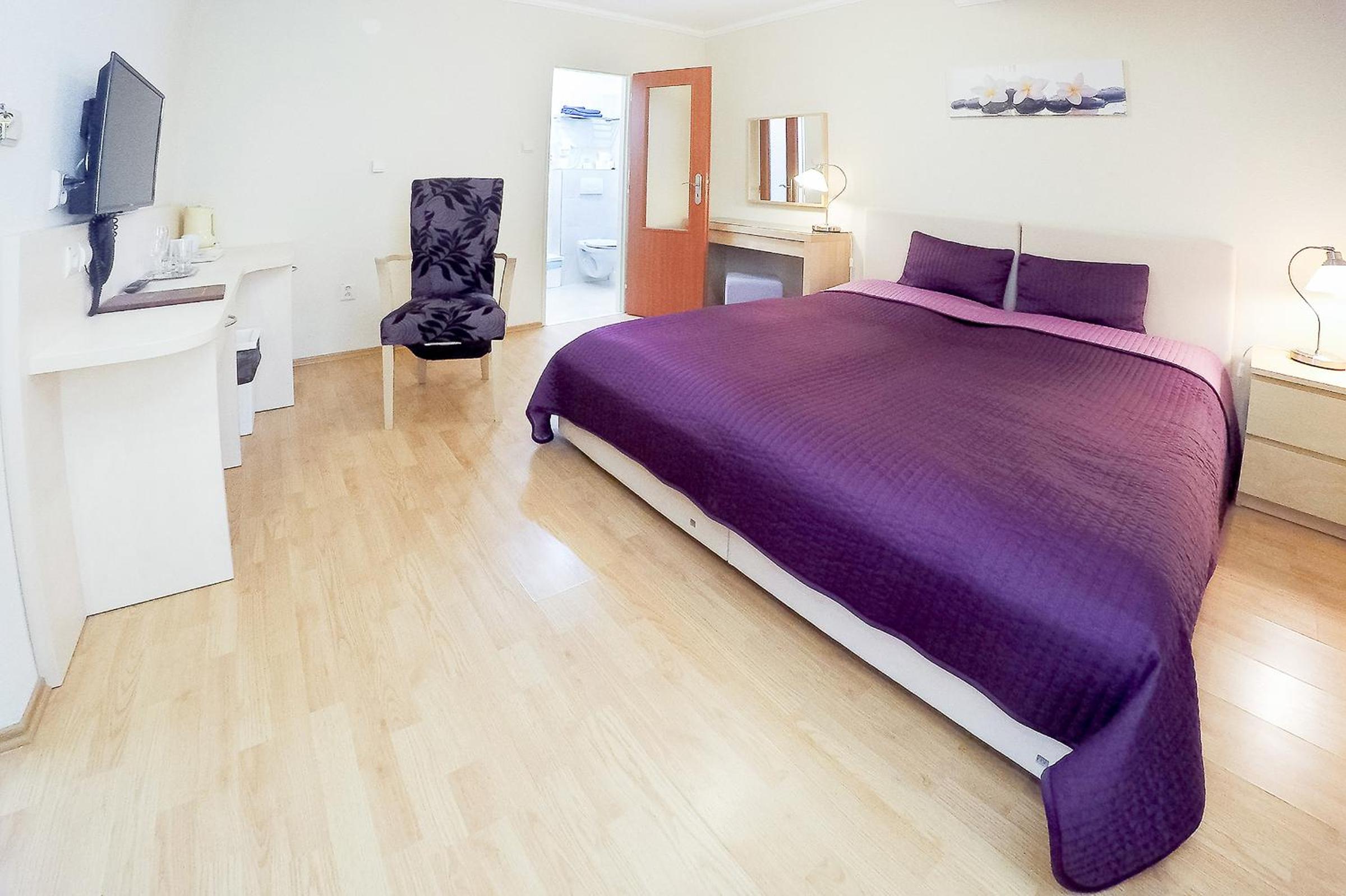 Double Room - Photo 4
