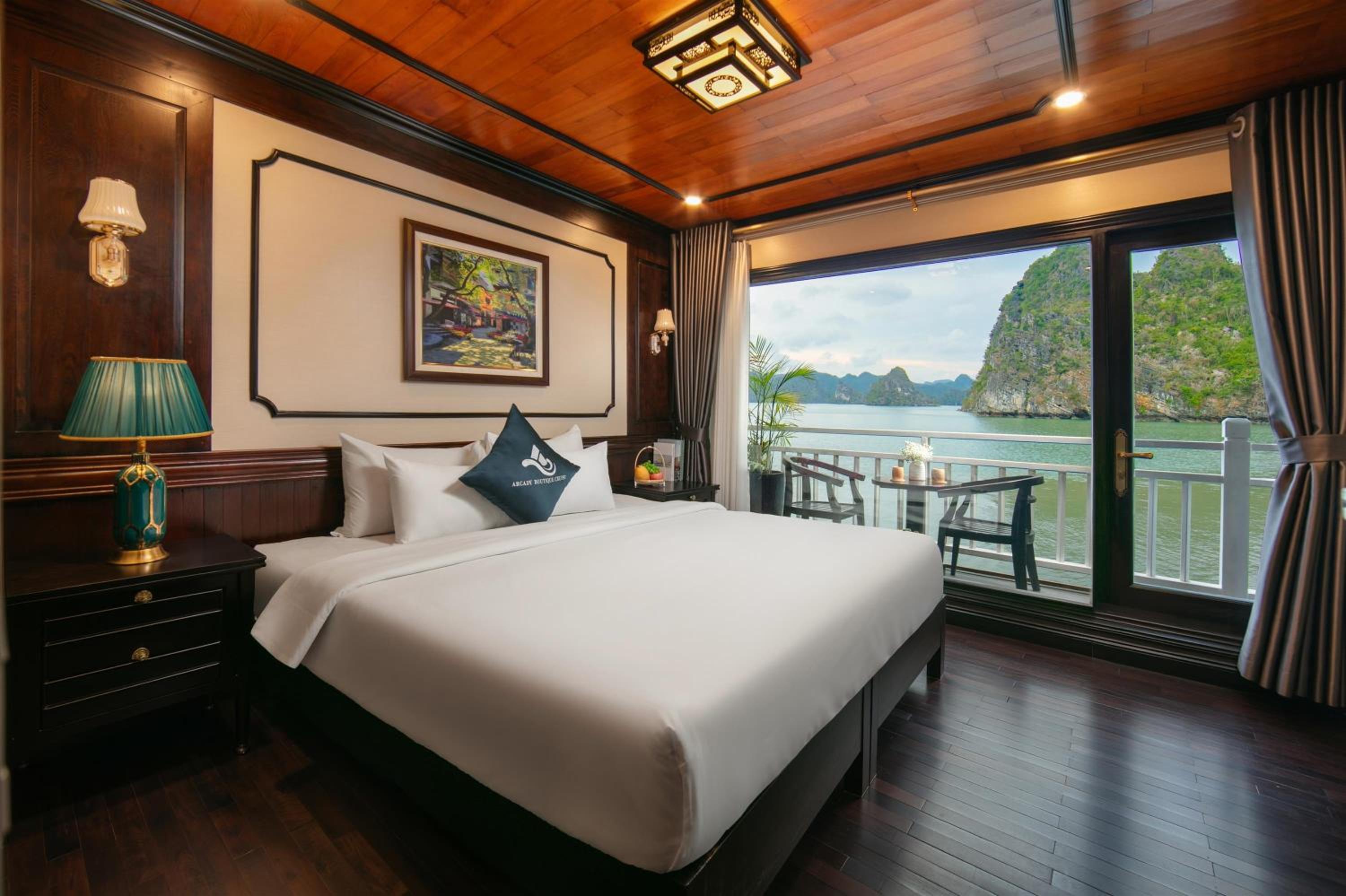 King Suite with Balcony photo 1