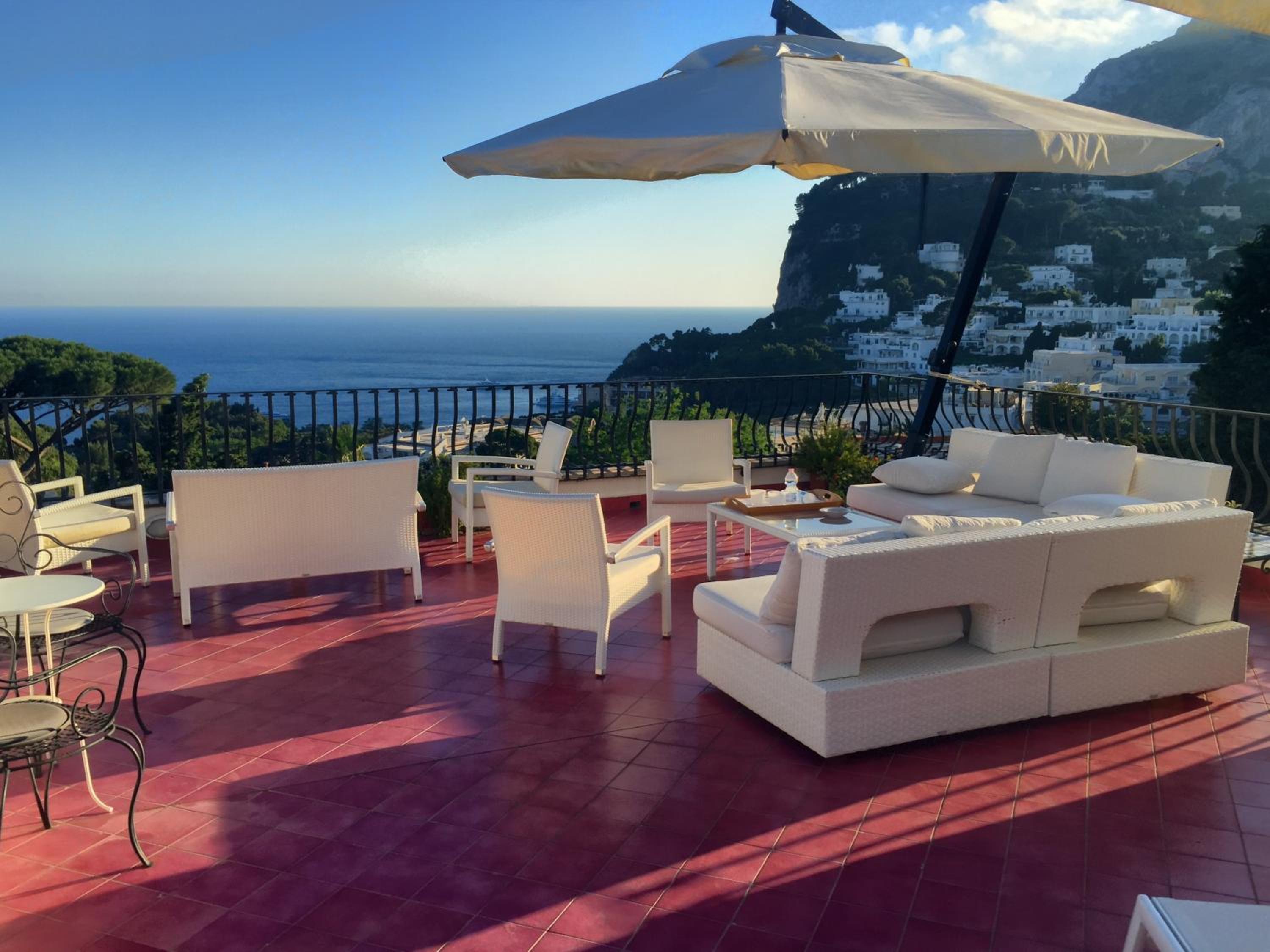 Large Double Room with Balcony and Partial Sea View photo 3