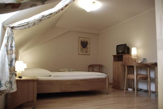 Double or Twin Room photo 3
