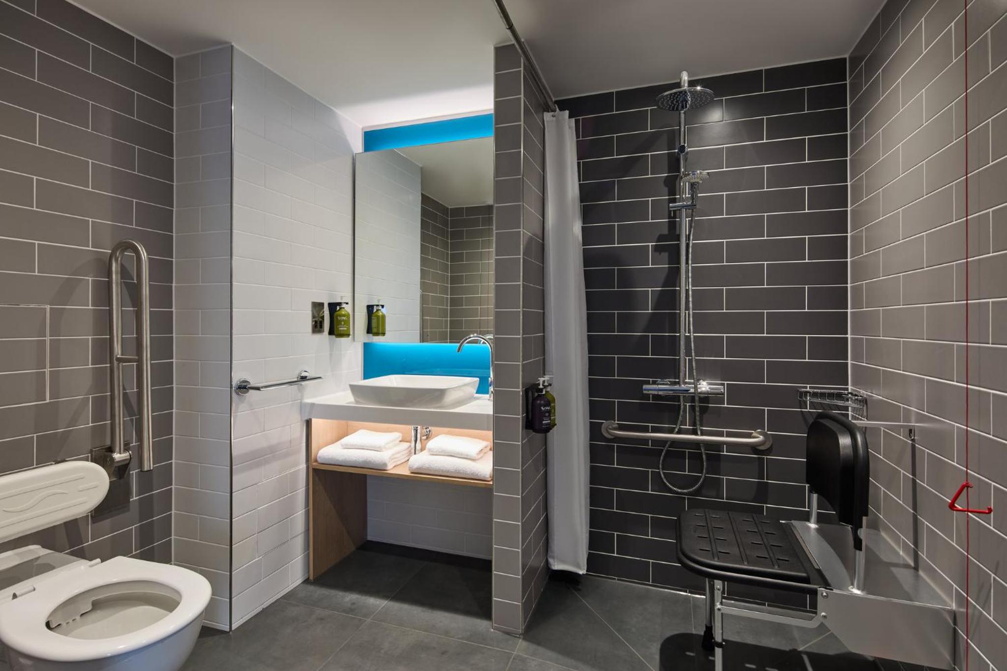 Double Room with Free Hot Breakfast - Accessible