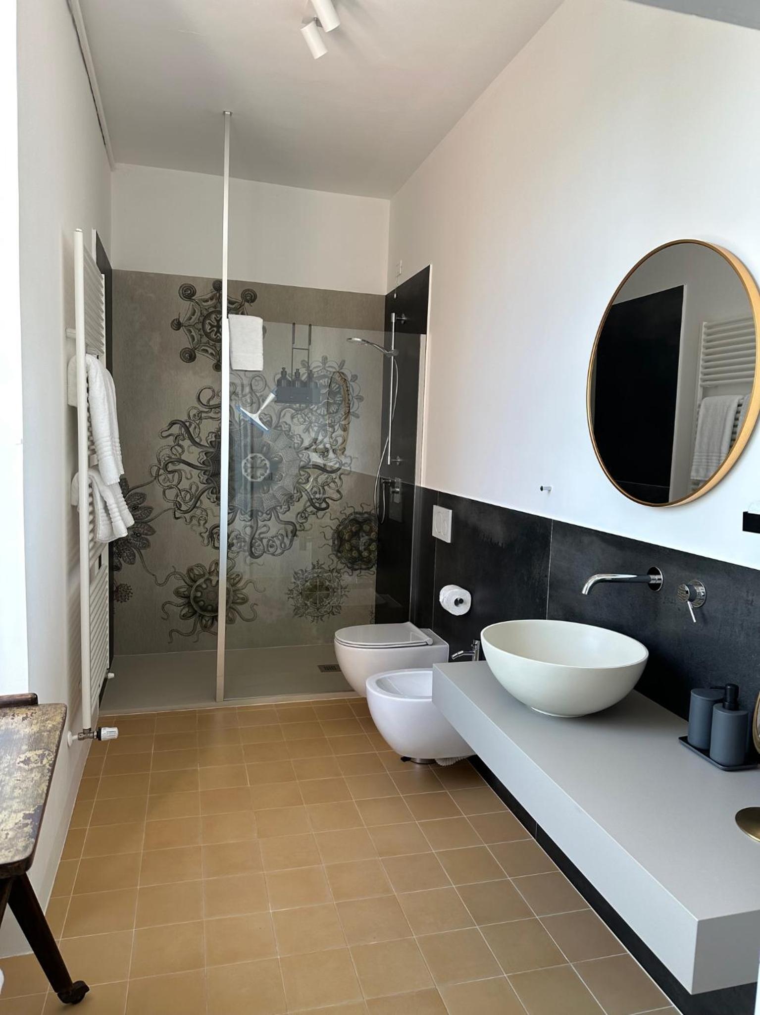 Standard Queen Room photo 1