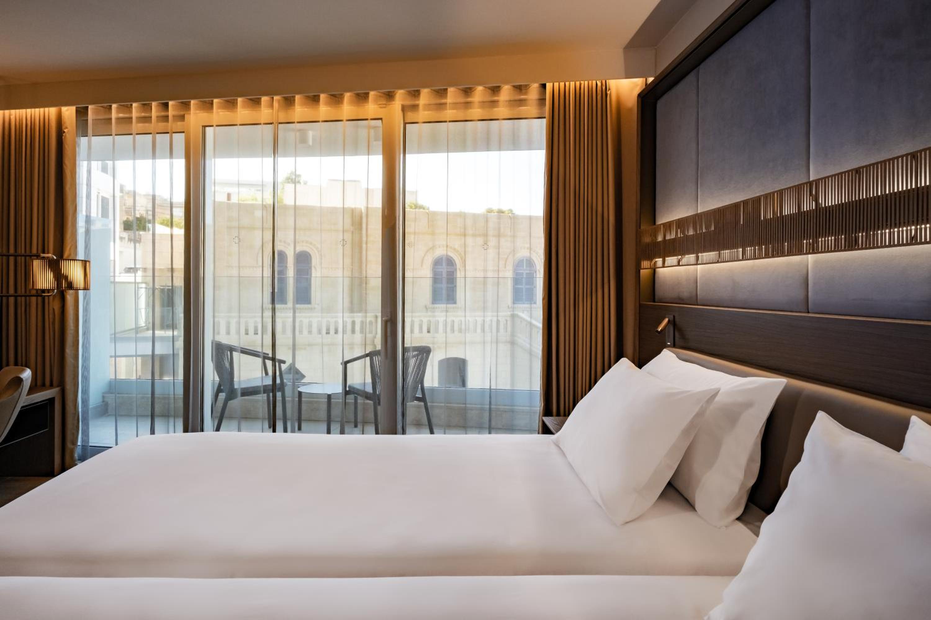 Twin Room with Balcony and Pjazza Room photo 3