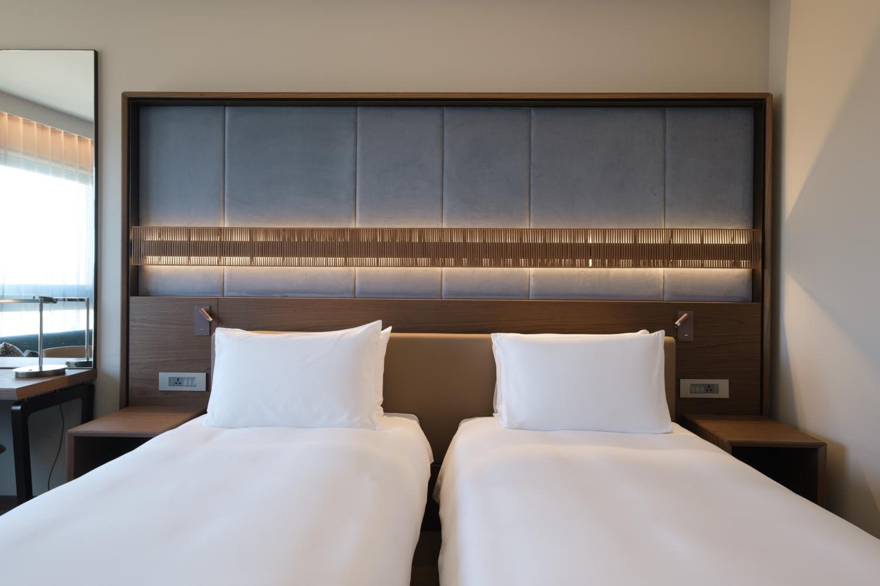 Deluxe Twin Room with Balcony and Sea View - Club Access