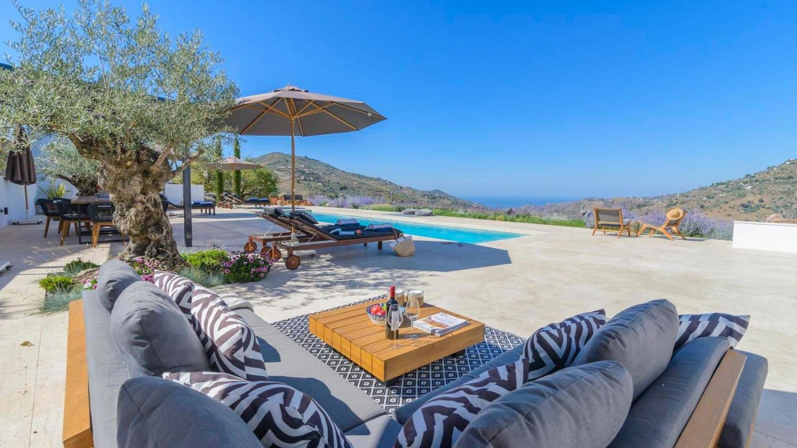 Villa photo 2