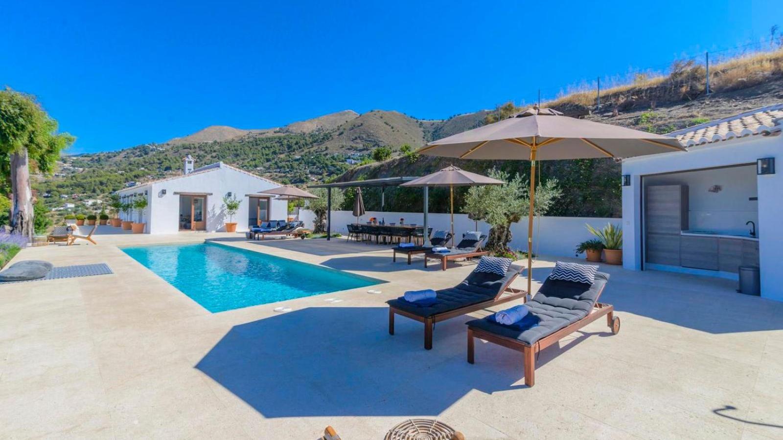 Villa photo 3