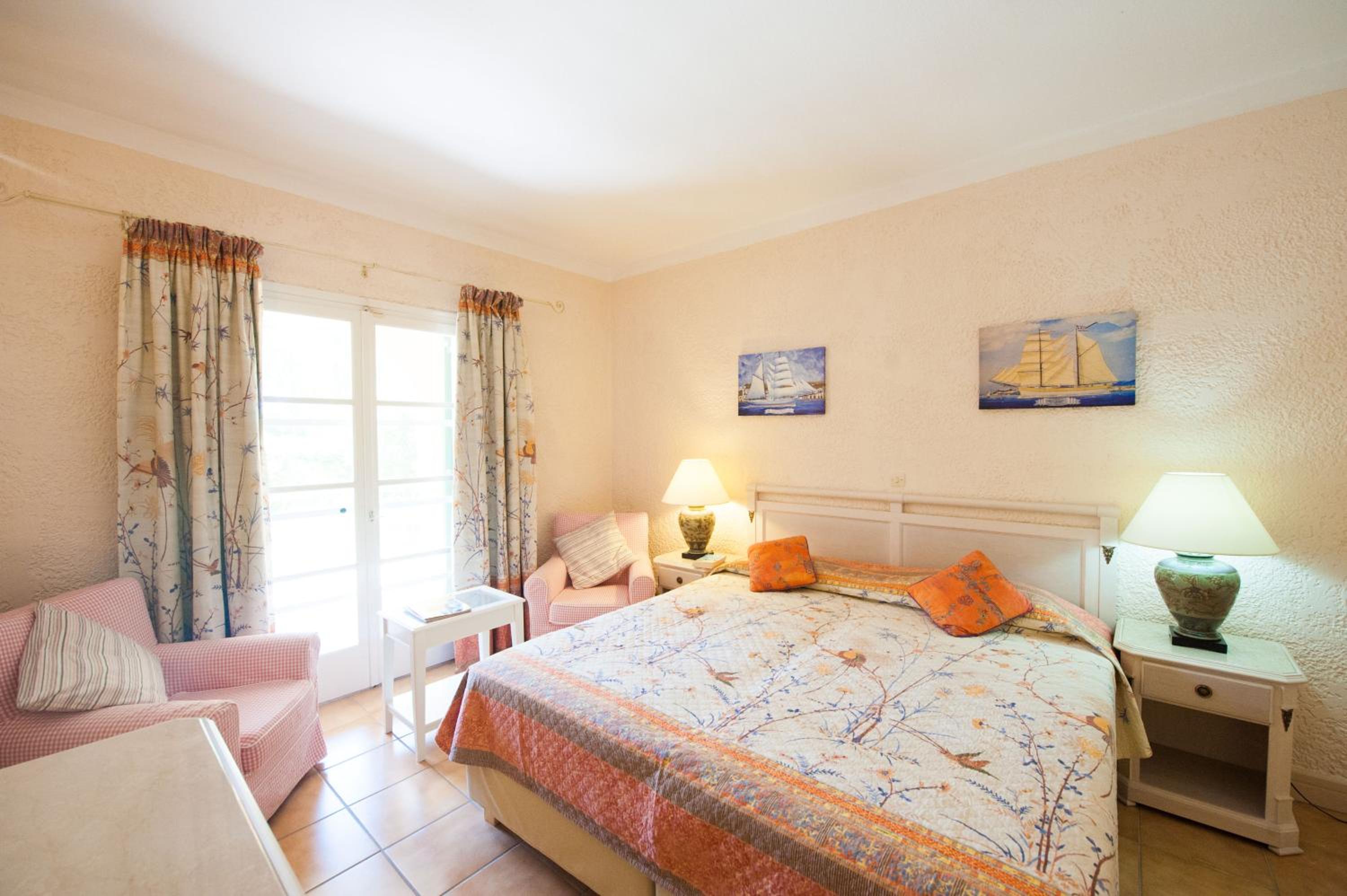 Suite (2-3 Adults)