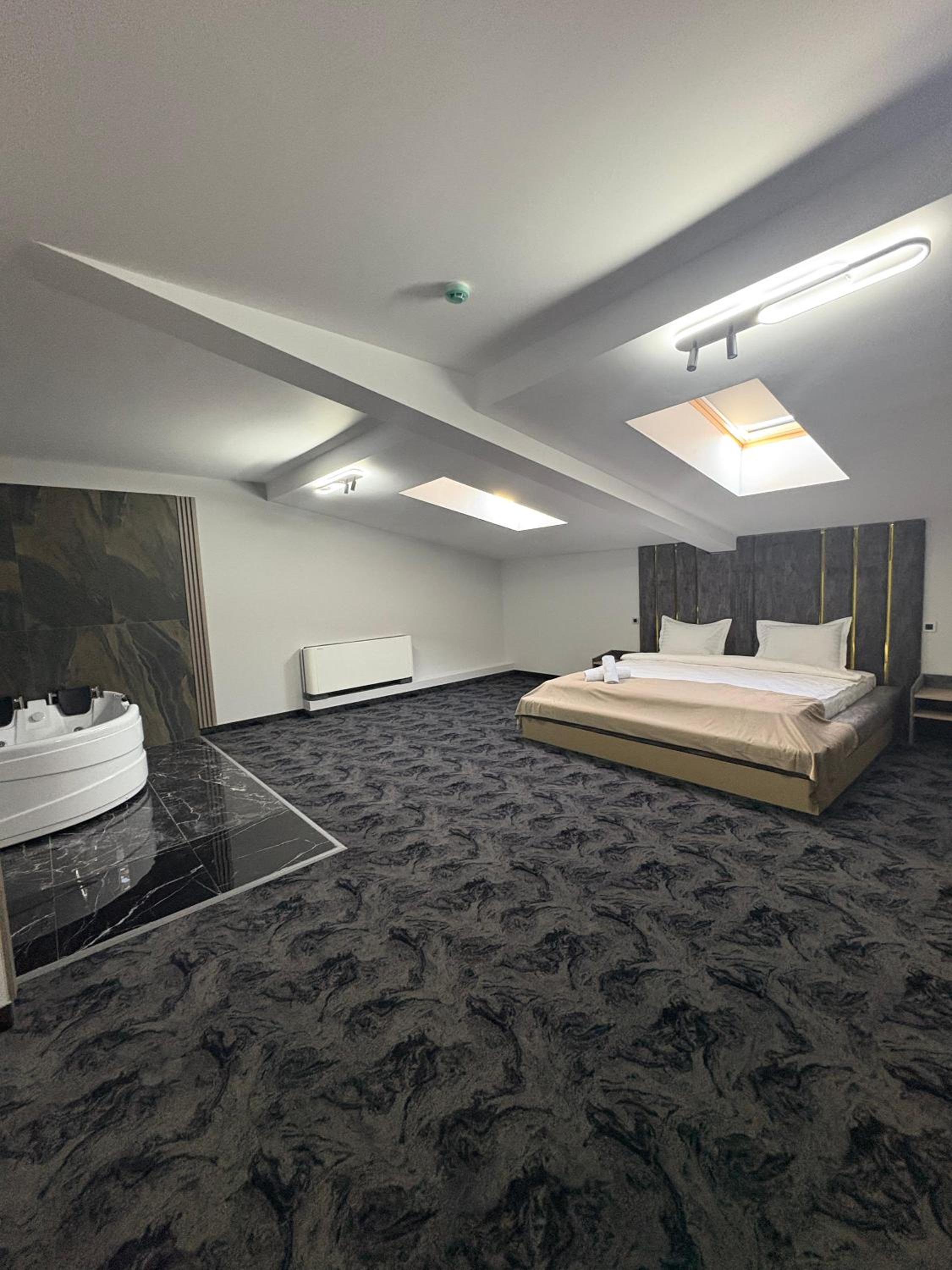 King Suite with Spa Bath photo 1